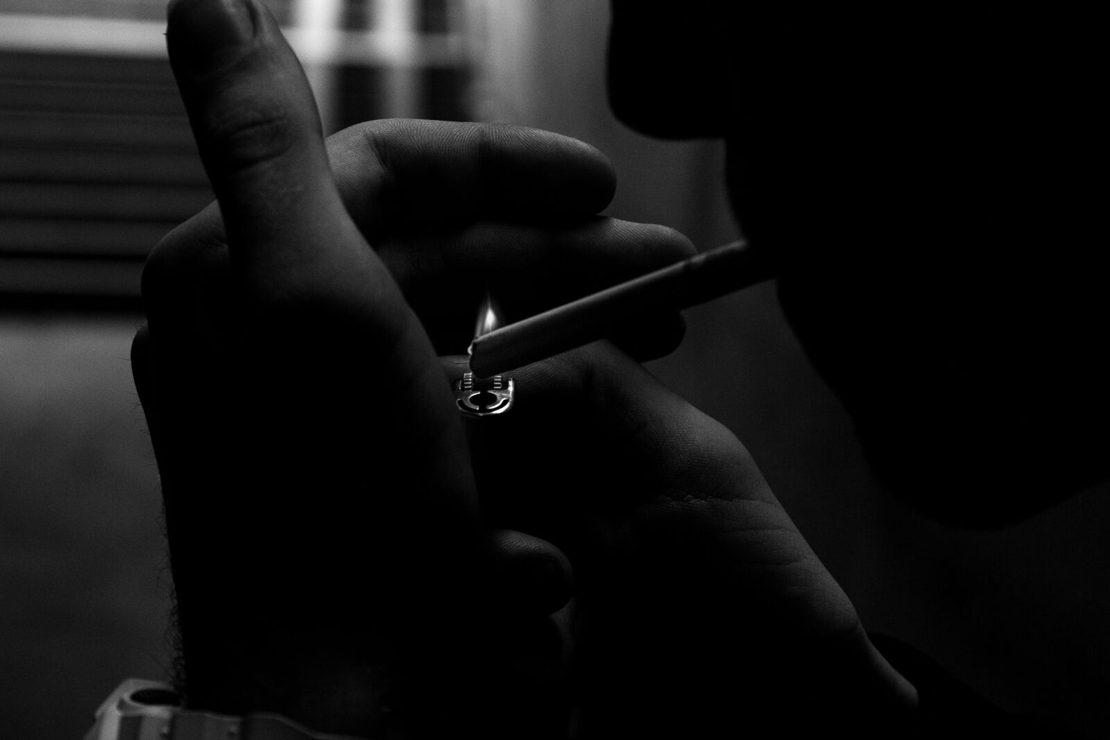Canon EOS 1200D (EOS Rebel T5 / EOS Kiss X70 / EOS Hi) sample photo. Lighter, cigarette, tobacco photography