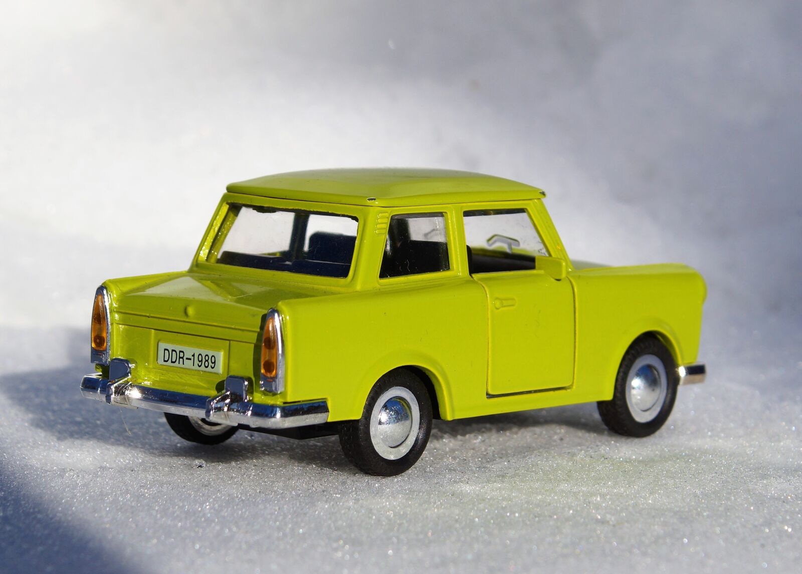 Sony DT 18-70mm F3.5-5.6 sample photo. Model car, satellite, auto photography