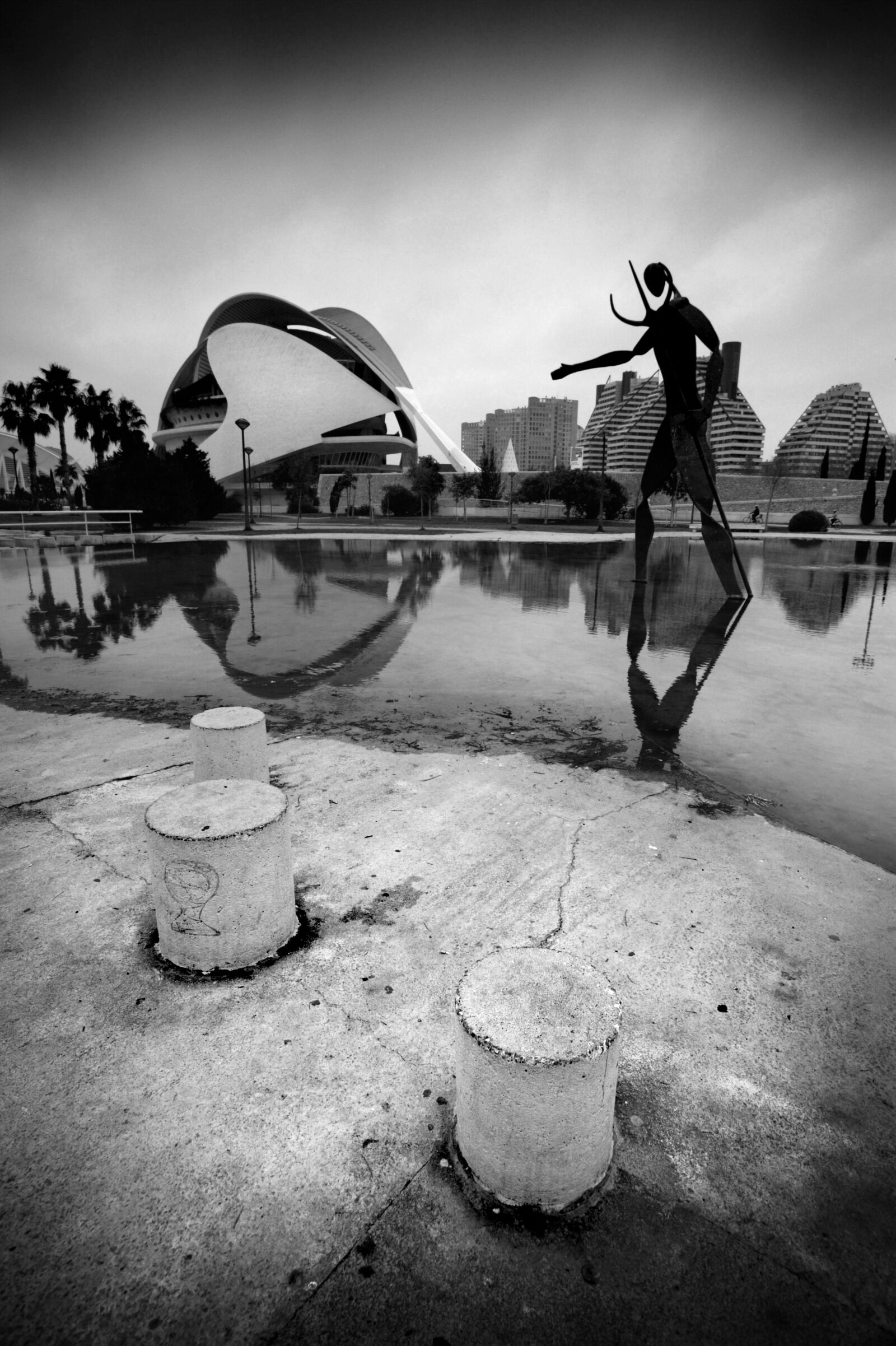 Canon EOS 5D Mark II sample photo. Valencia, spain, black and photography