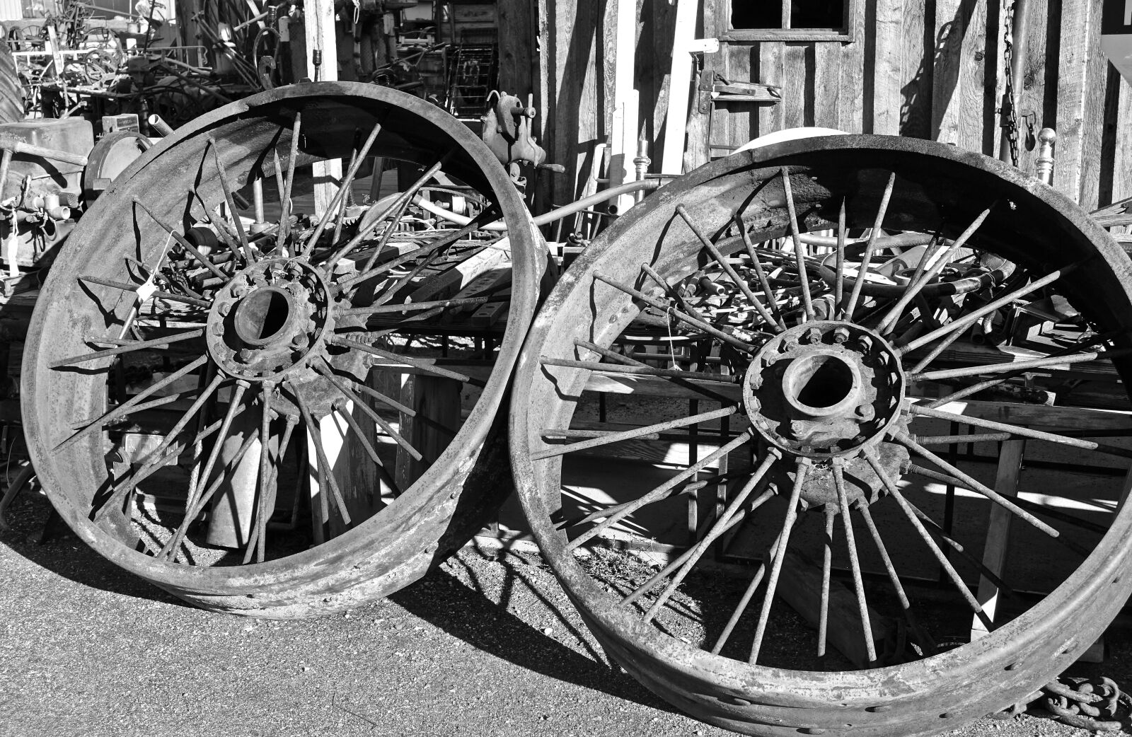 Sony Cyber-shot DSC-RX100 III sample photo. Wheels, wagon, spokes photography