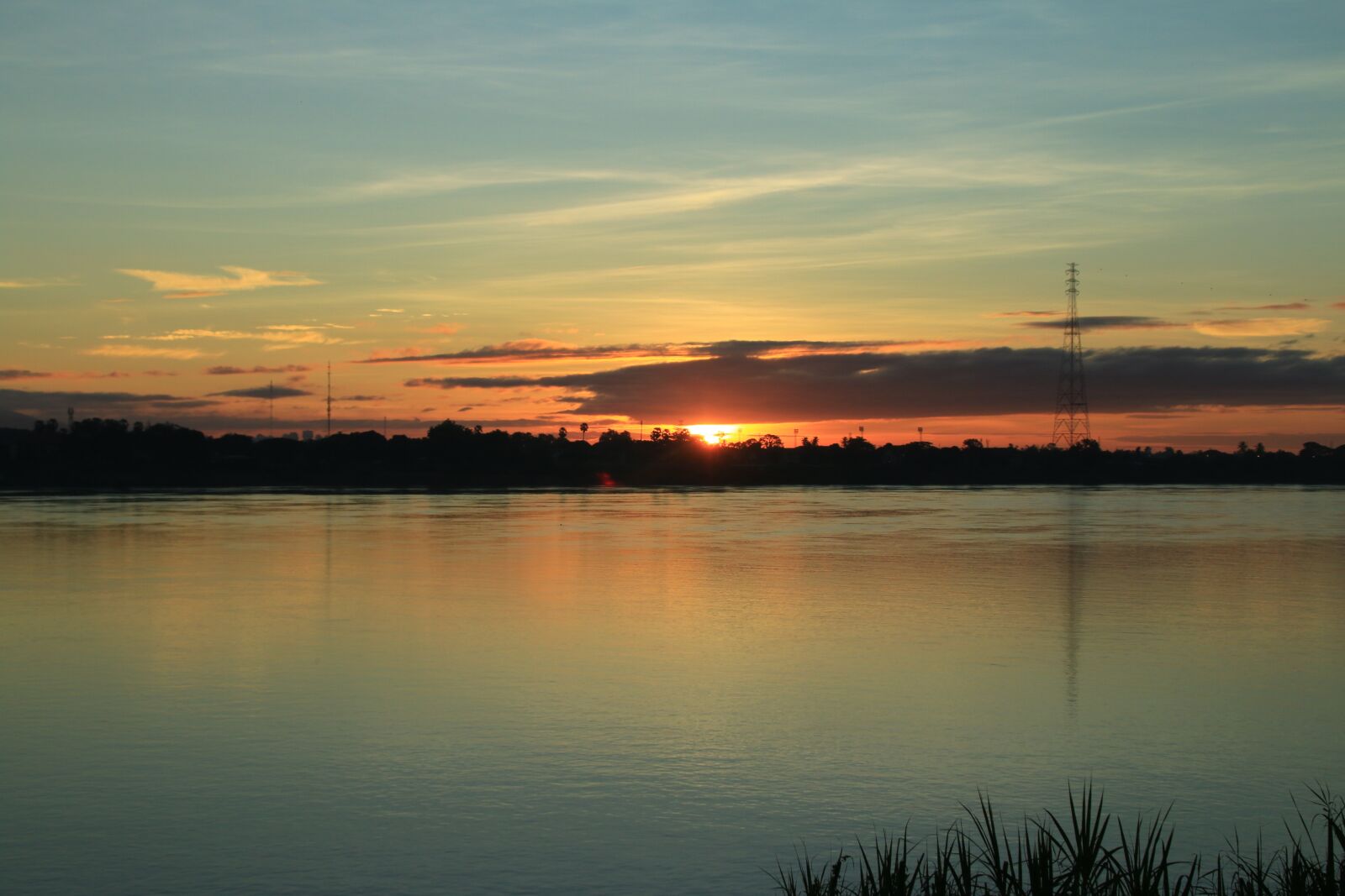 Canon EOS 70D + Canon TS-E 90mm F2.8 Tilt-Shift sample photo. Mekong river, sun rise photography