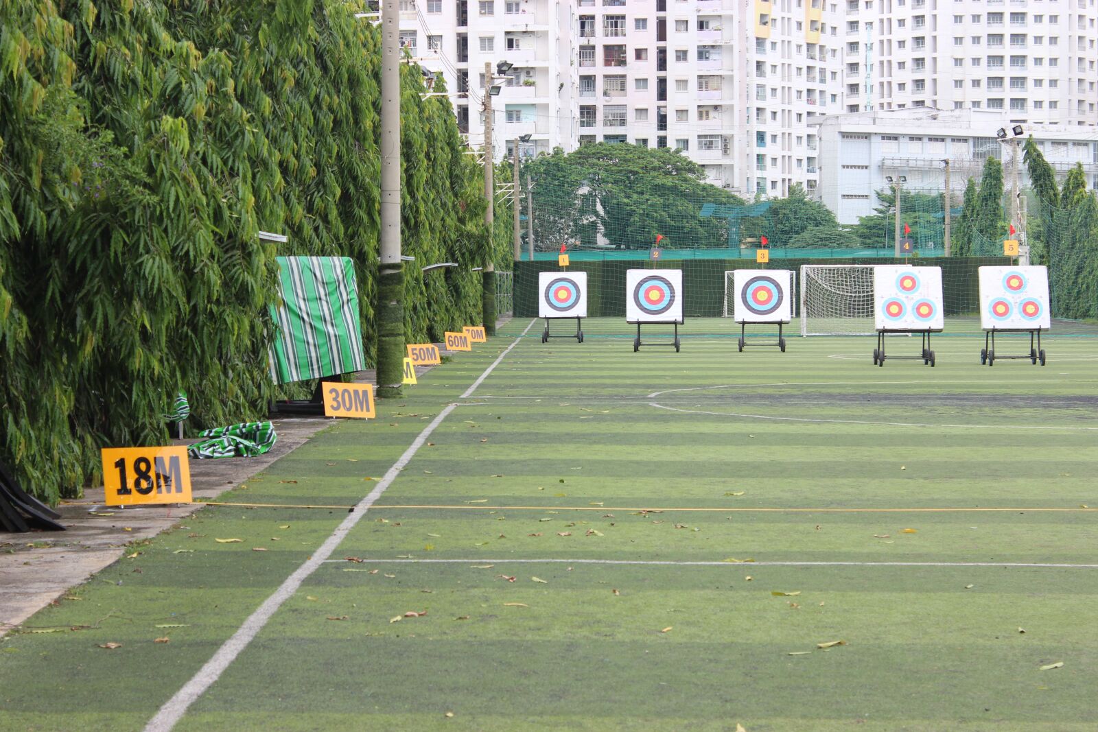 Canon EOS 600D (Rebel EOS T3i / EOS Kiss X5) sample photo. Archery, beer archery, ho photography