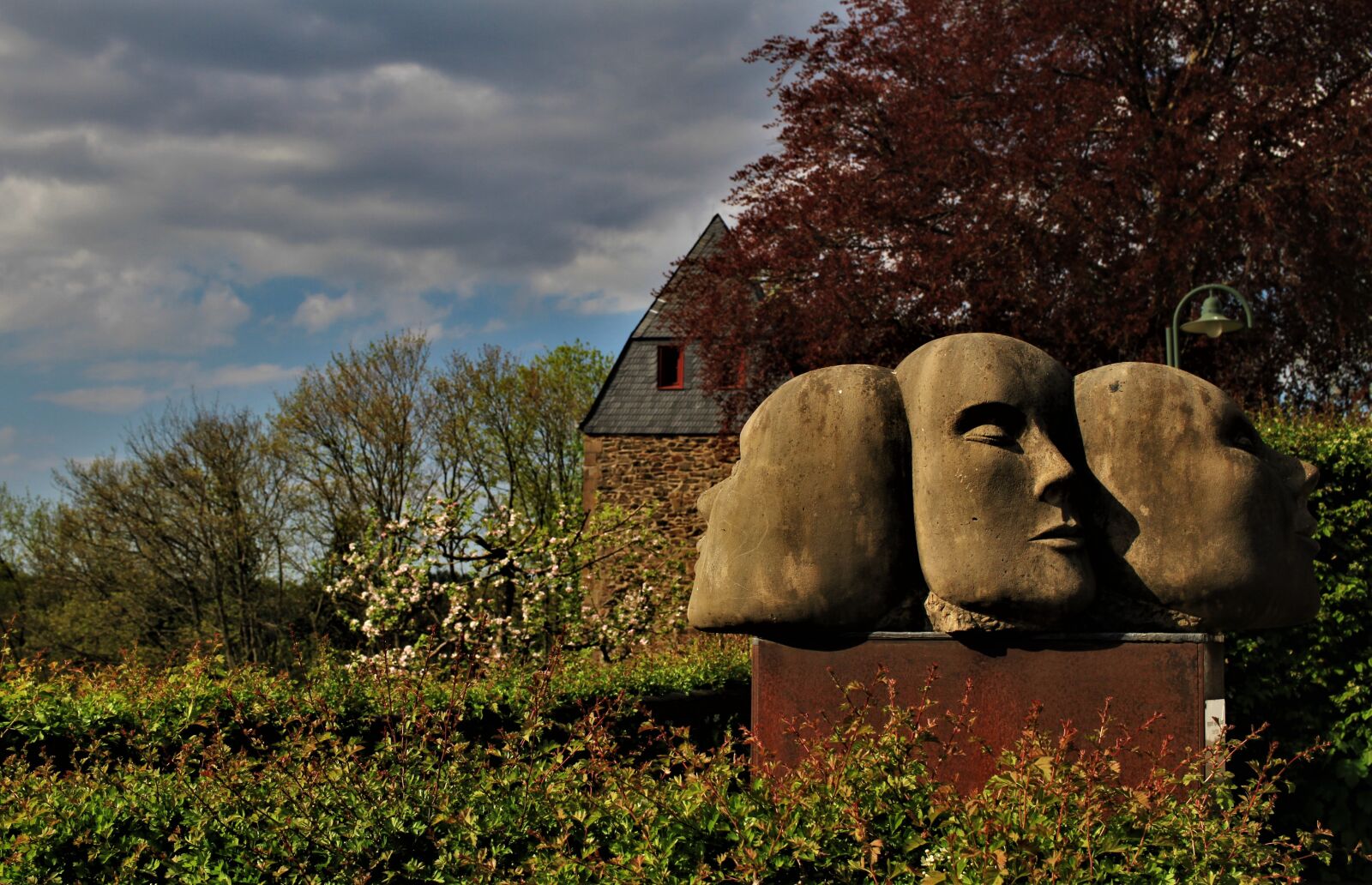 Canon EF-S 35mm F2.8 Macro IS STM sample photo. Statue, heads, castle photography