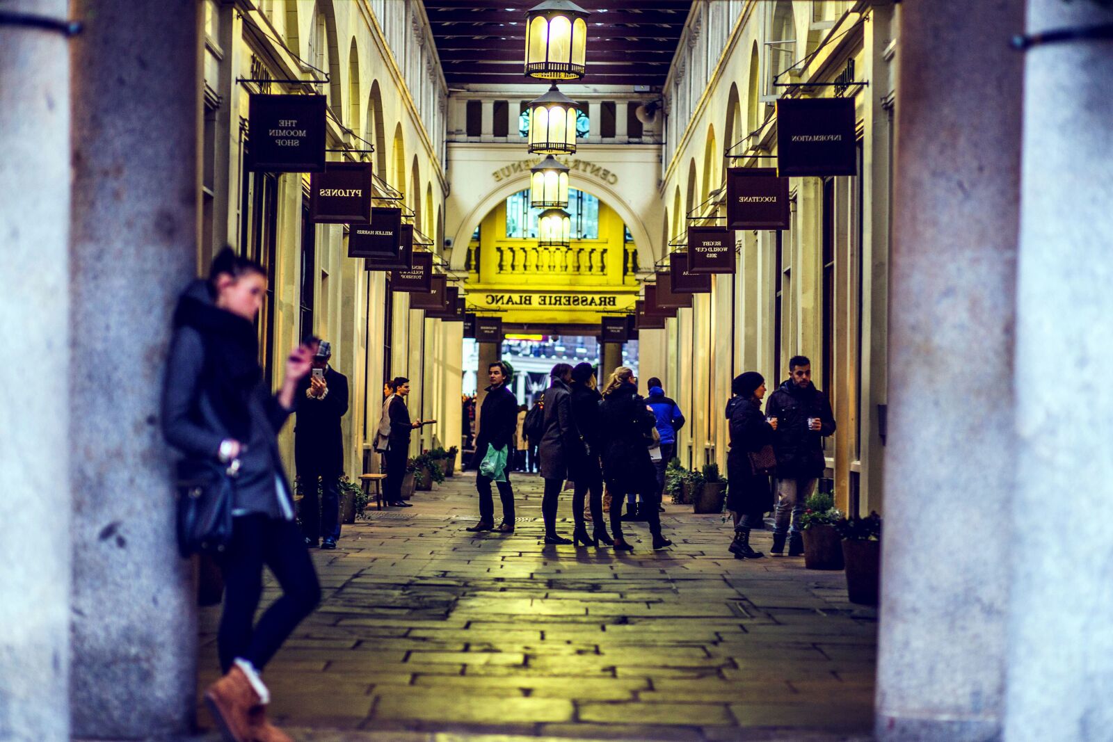 Canon EF 85mm F1.8 USM sample photo. Shopping, stores, street, tunnel photography
