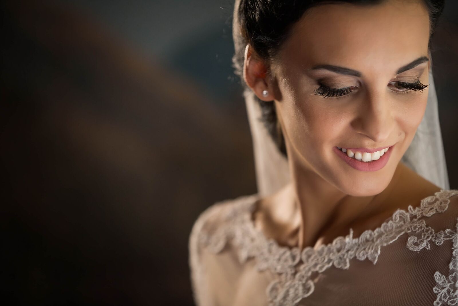Canon EF 70-200mm F2.8L IS II USM sample photo. Gorgeous, bride, portrait, smile photography