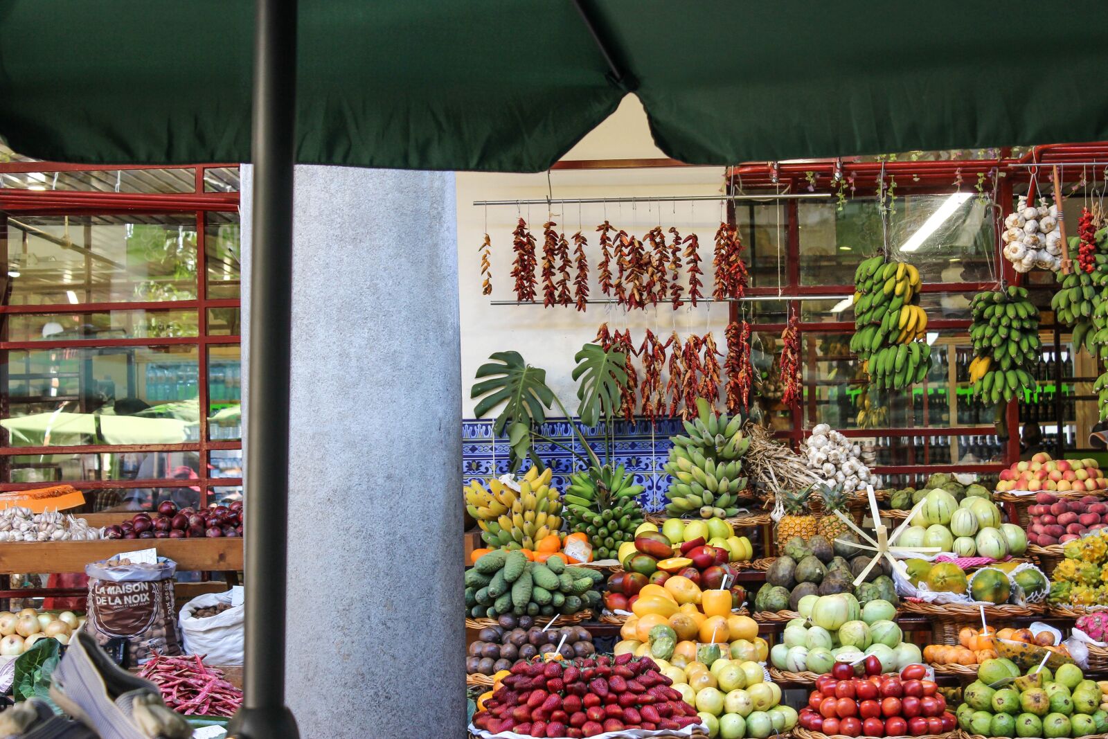 Canon EOS 600D (Rebel EOS T3i / EOS Kiss X5) sample photo. Market, street market, culture photography