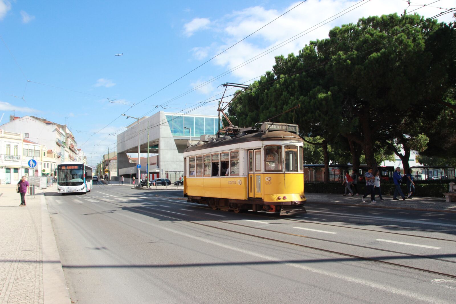 Canon EOS 600D (Rebel EOS T3i / EOS Kiss X5) sample photo. Portugal, hundred years tram photography