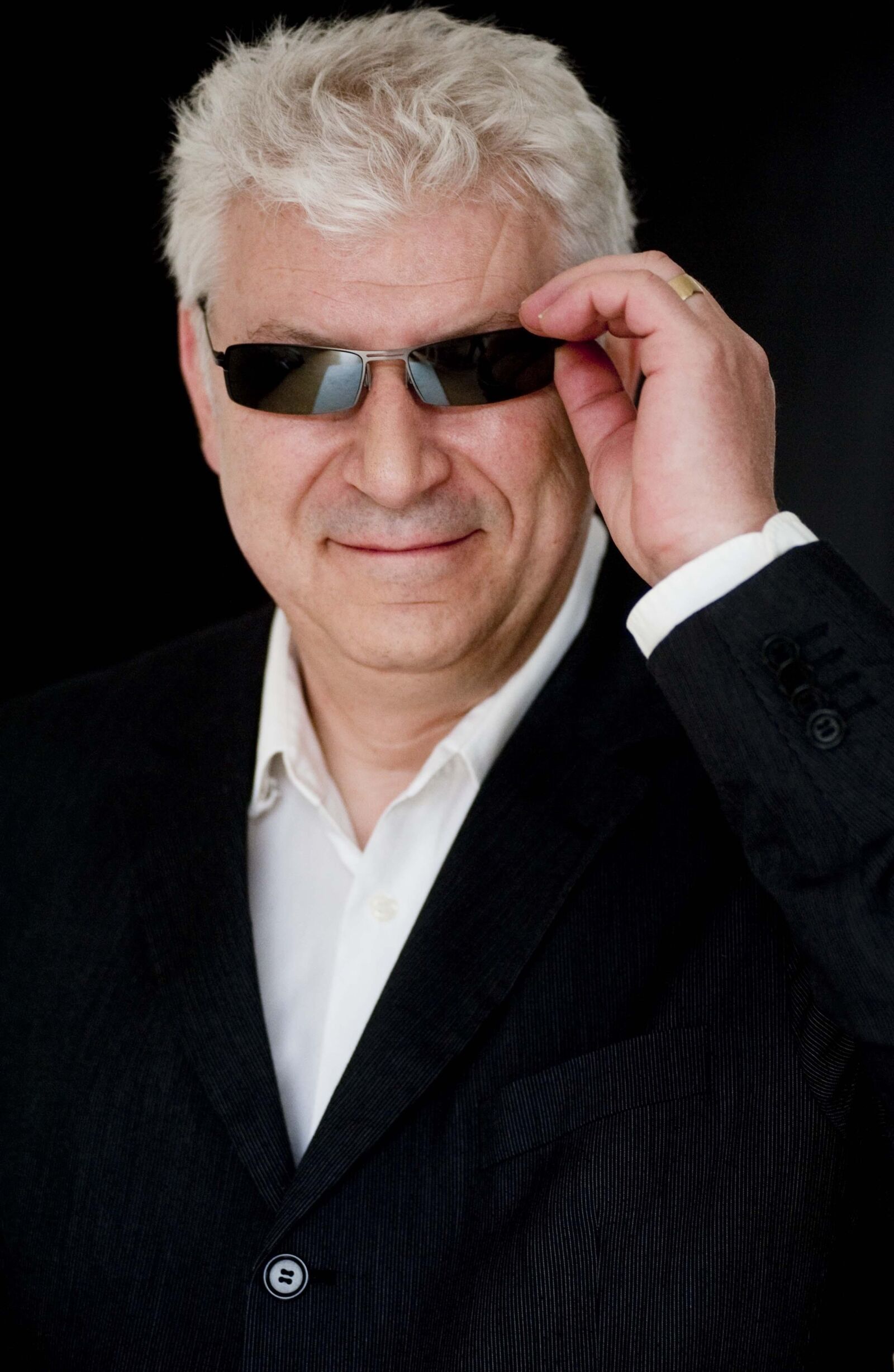 Nikon D3 sample photo. Man, sunglasses, cool photography