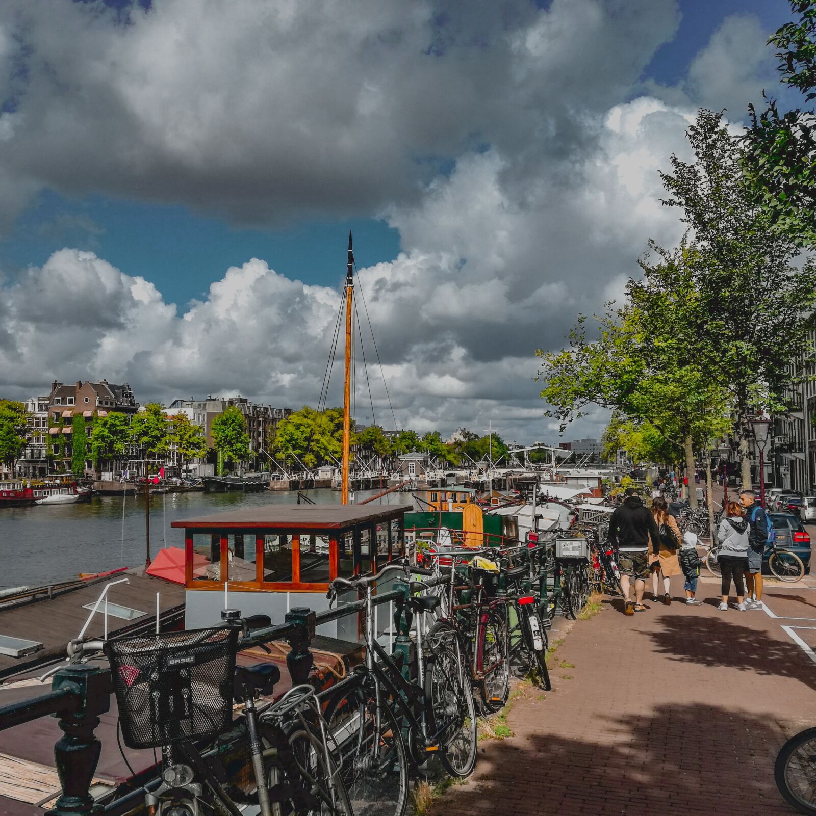 Huawei P9 Lite Rear Camera sample photo. Amsterdam, river, boats photography