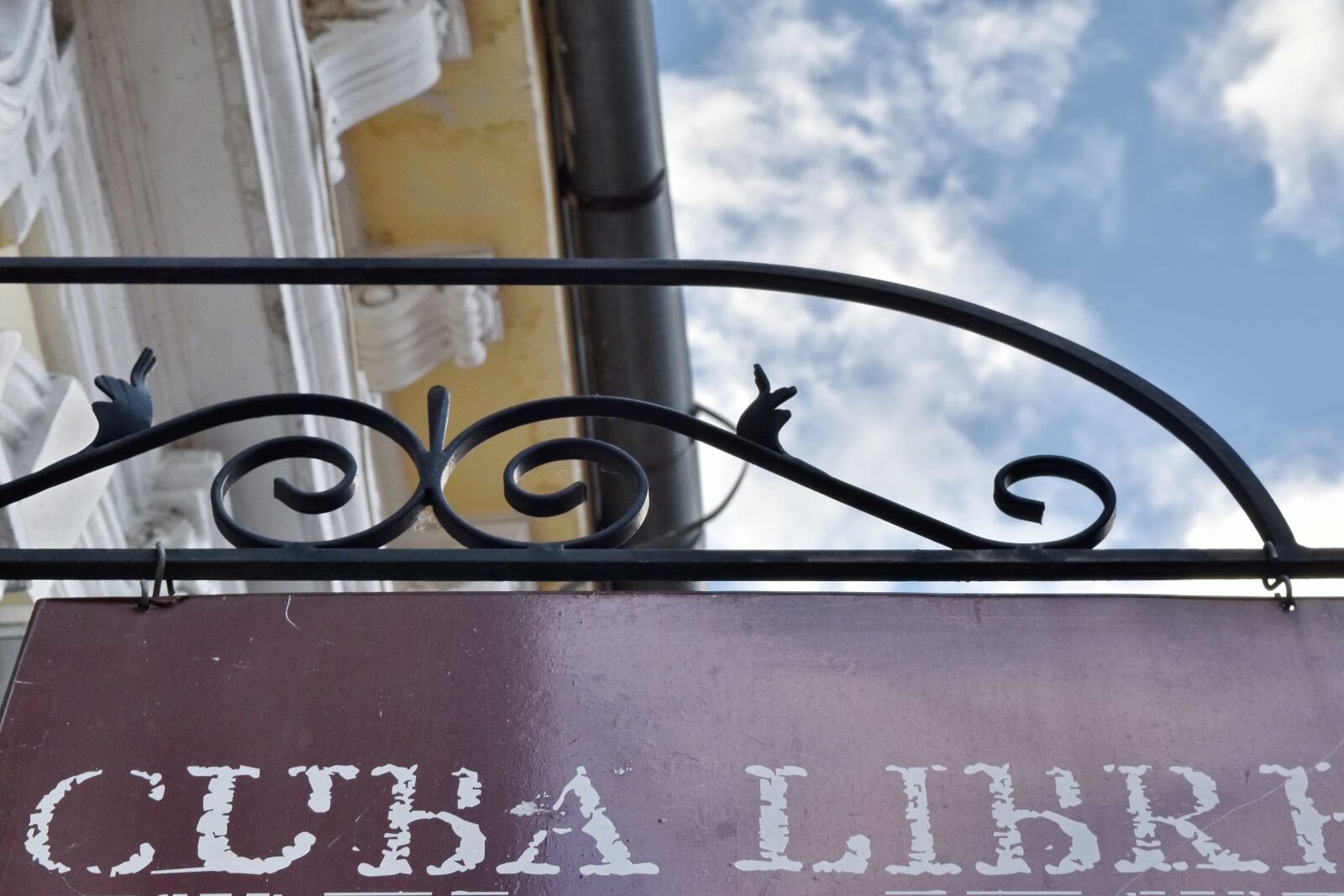 Nikon D5500 sample photo. Facade, sign, outdoors, iron photography