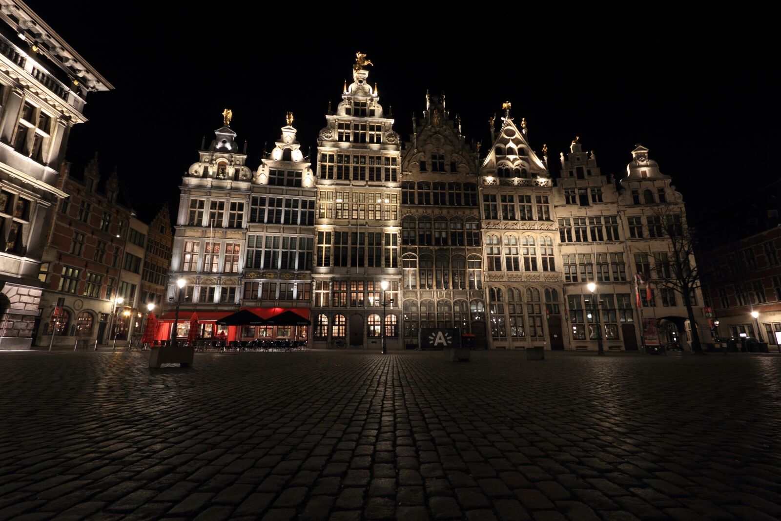 Canon EOS 550D (EOS Rebel T2i / EOS Kiss X4) sample photo. Belgium, antwerp, square photography