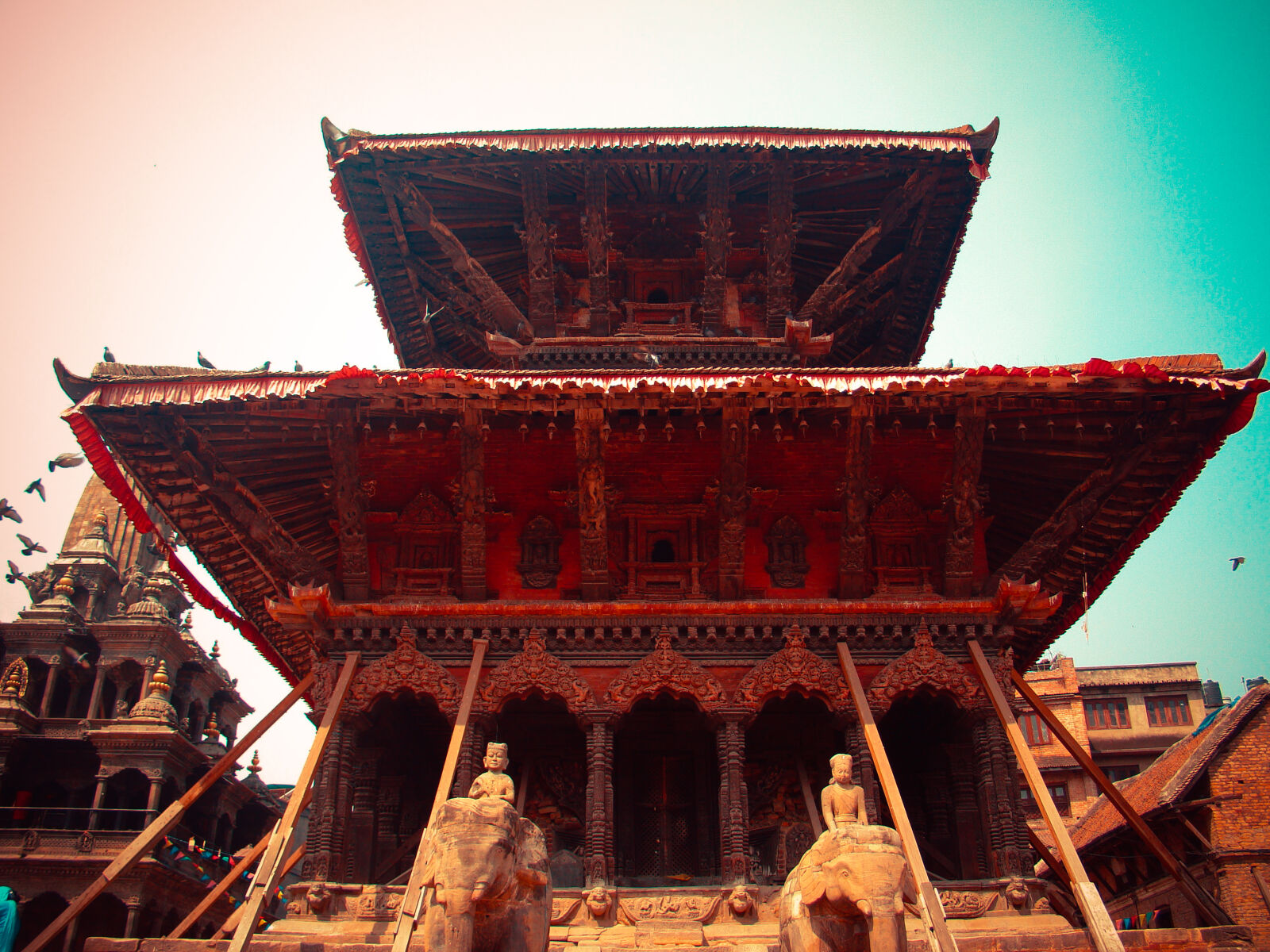Sony Cyber-shot DSC-H50 sample photo. Nepal, temple photography