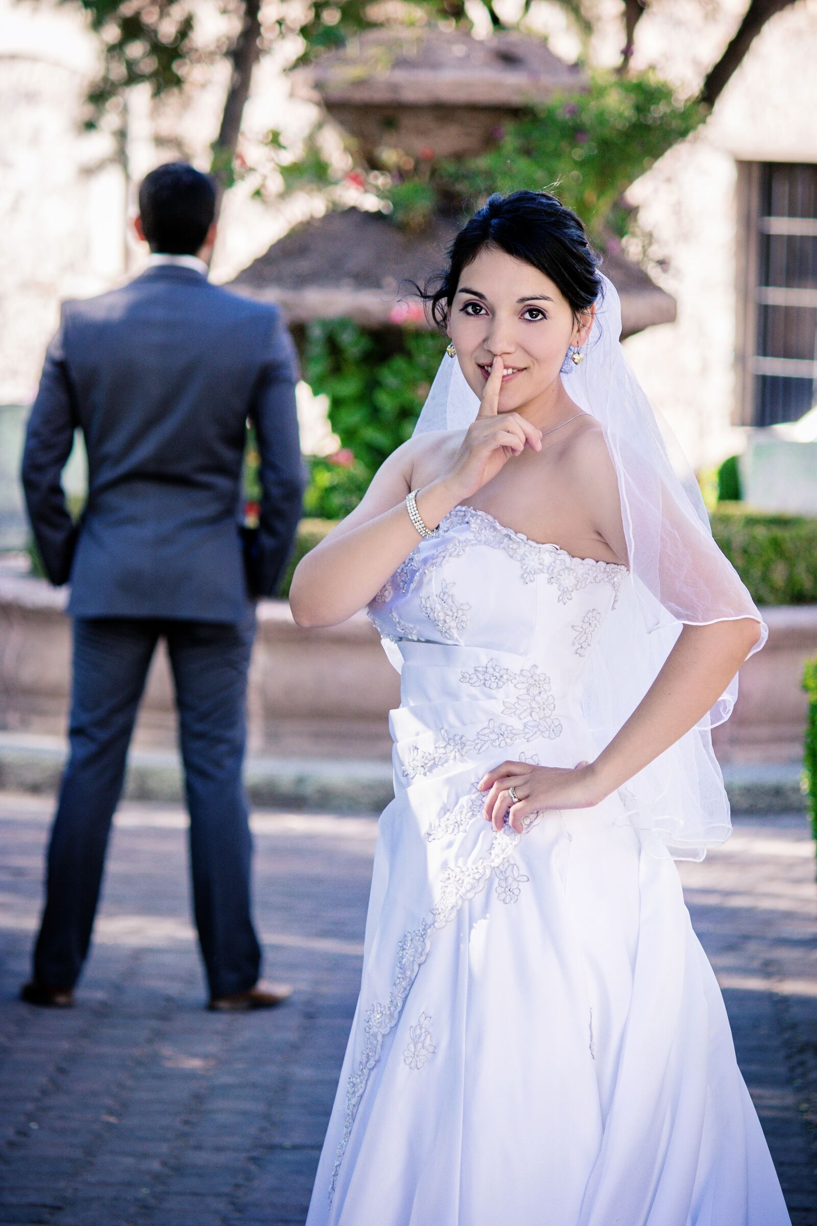 Canon EF-S 55-250mm F4-5.6 IS II sample photo. Sneaky, bride, finger photography