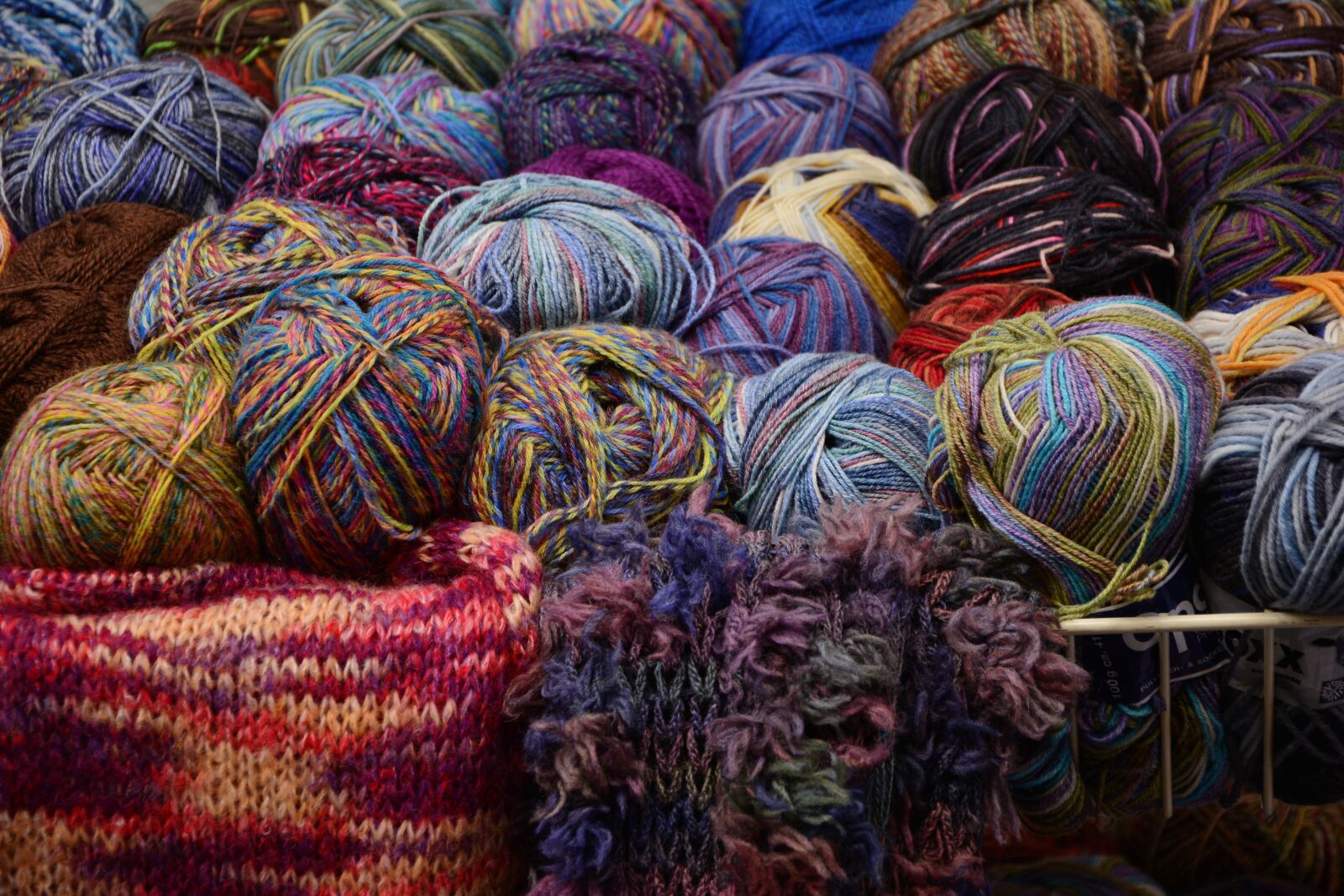 Nikon D5200 sample photo. Wool, cat's cradle, knit photography