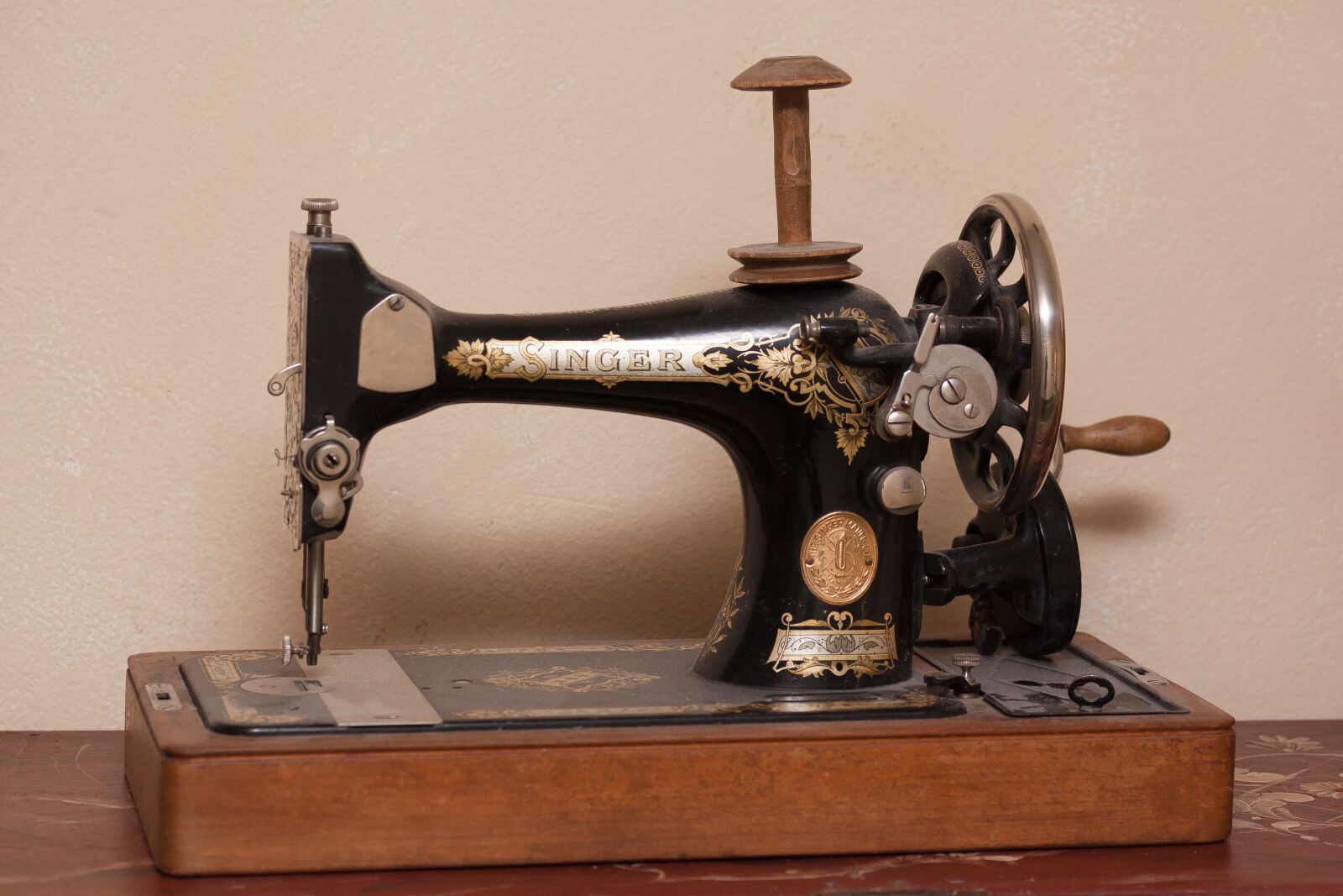 Canon EOS 50D sample photo. Sewing machine, singer, old photography