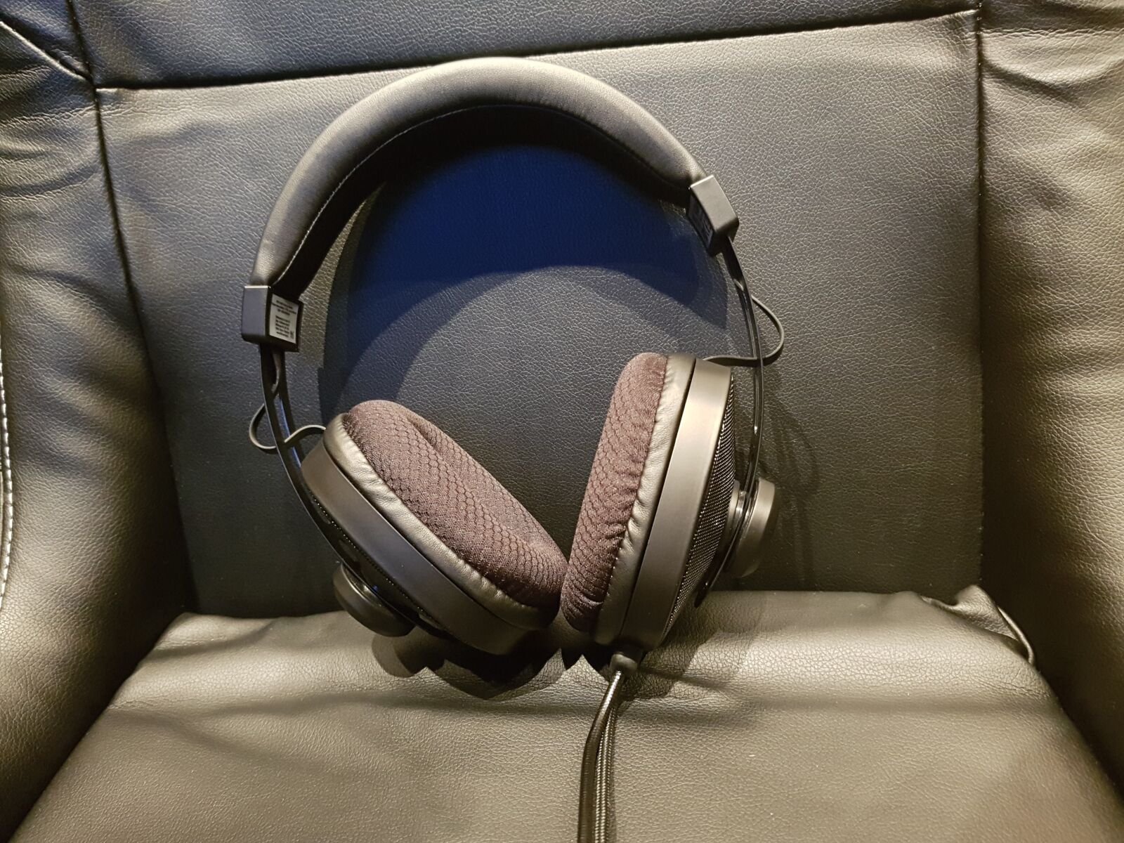Samsung Galaxy S7 sample photo. Gaming, headset, seat photography