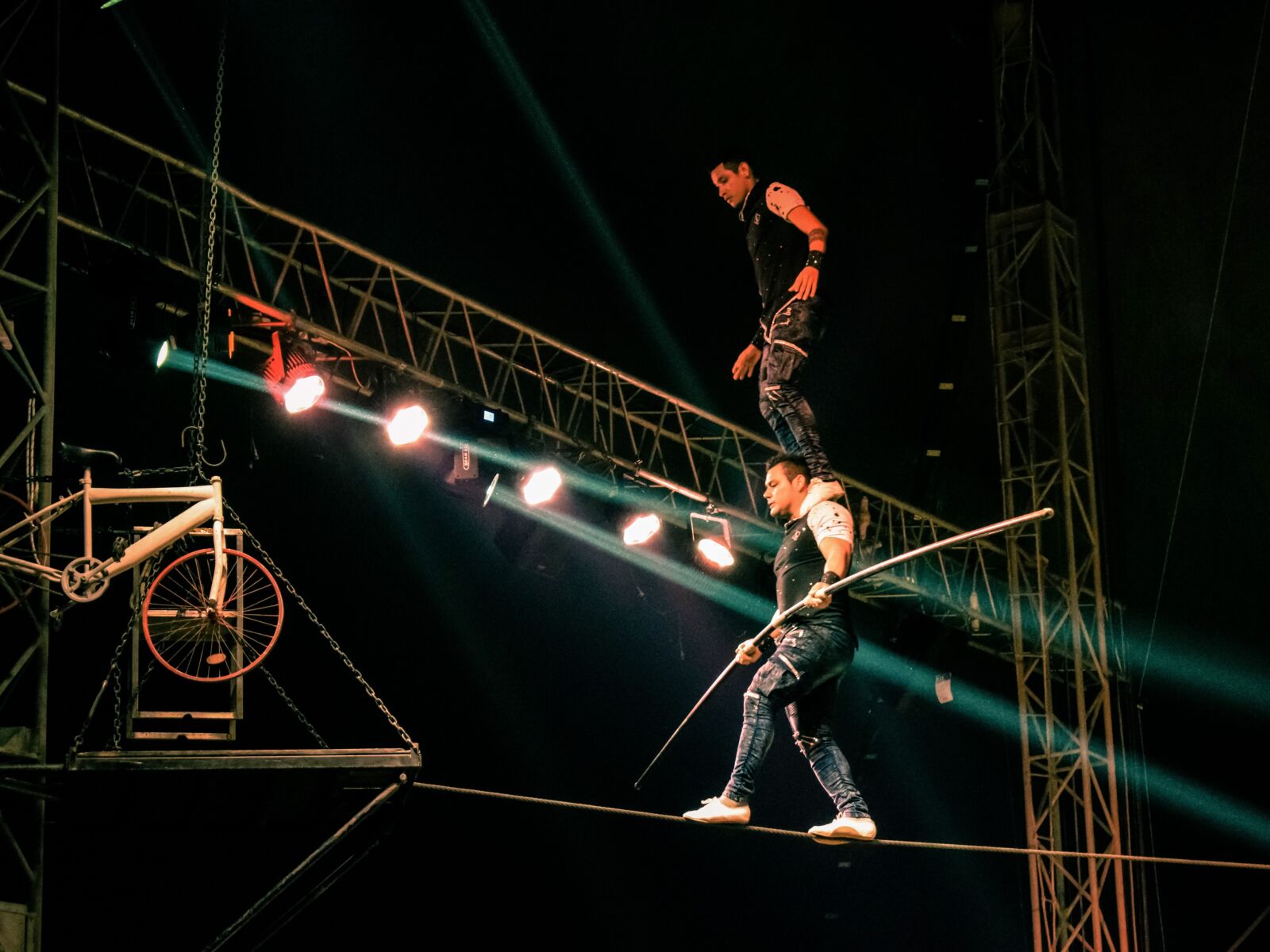 Nikon D3300 sample photo. Rope walkers, acrobats, rope photography
