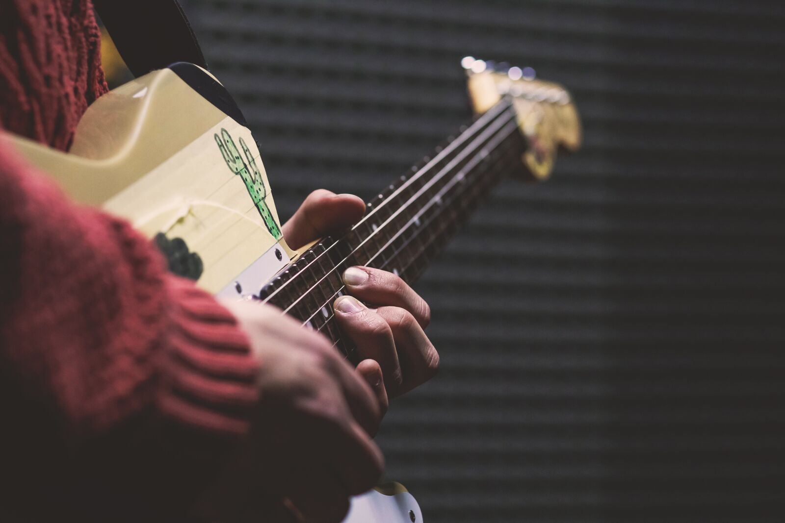 Canon EF 85mm F1.8 USM sample photo. People, electric, fender photography