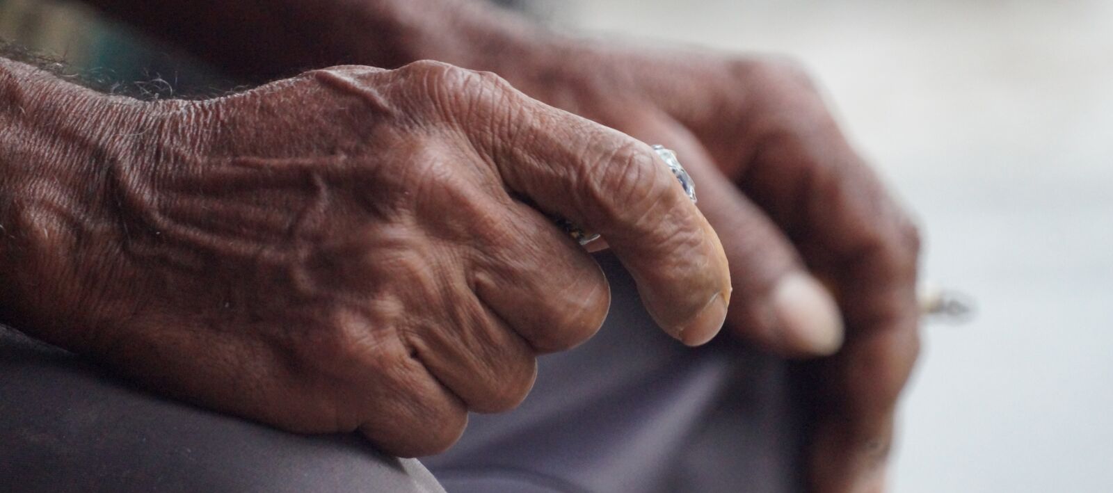 Sony 500mm F8 Reflex sample photo. Hands, fingers, age photography