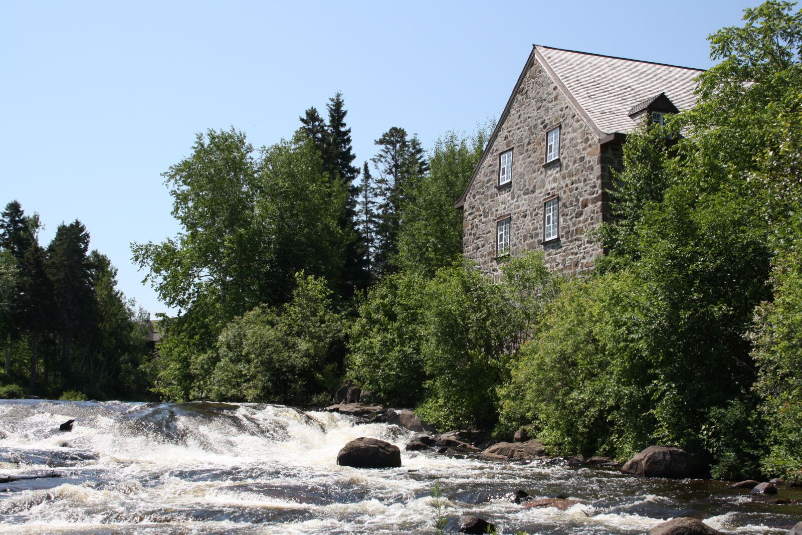 Canon EOS 1000D (EOS Digital Rebel XS / EOS Kiss F) sample photo. Mill, river, water courses photography