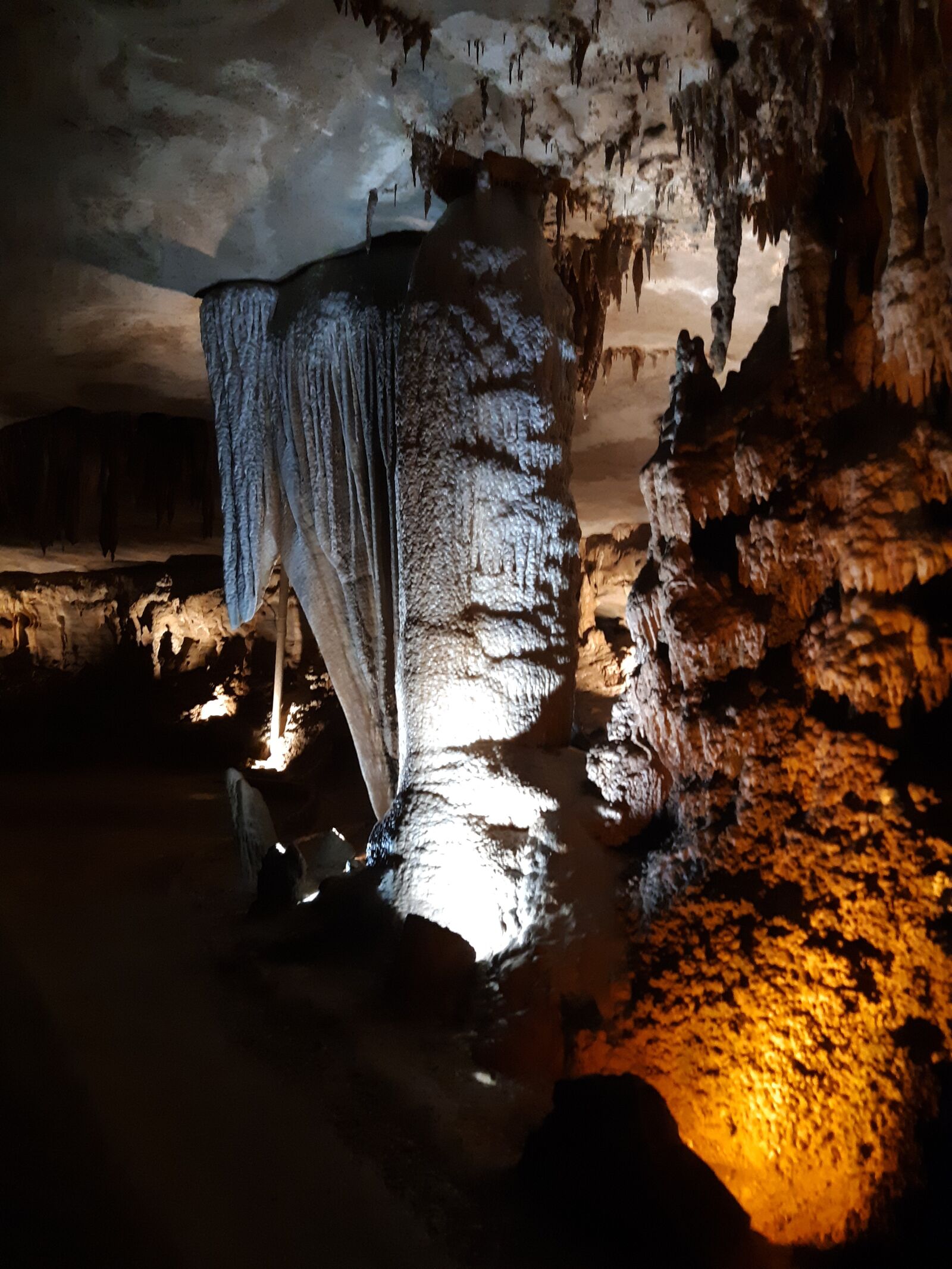 Samsung Galaxy A6 sample photo. Cave, rocks, rock photography