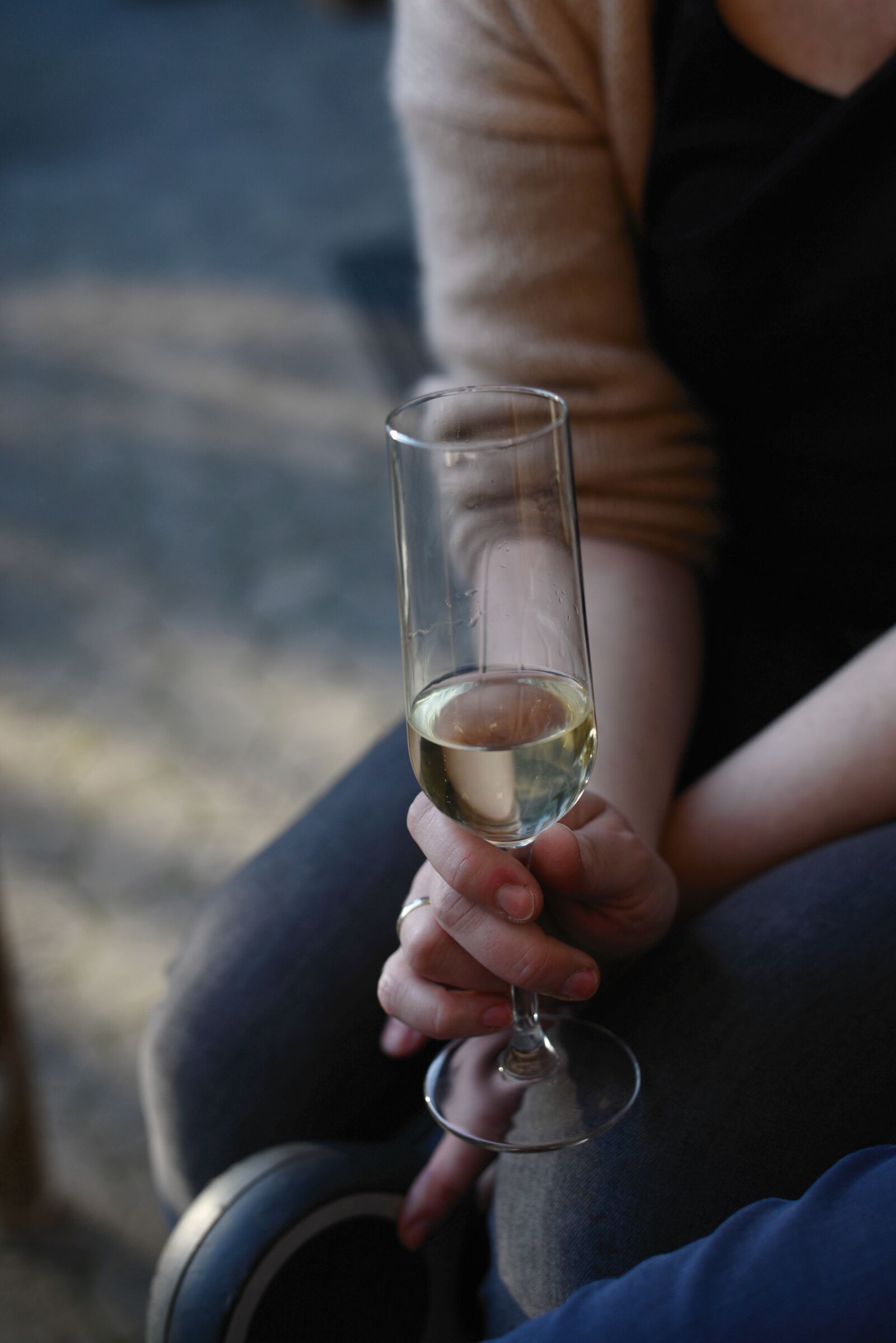 Nikon D610 sample photo. Champagne, champagne glass, hands photography