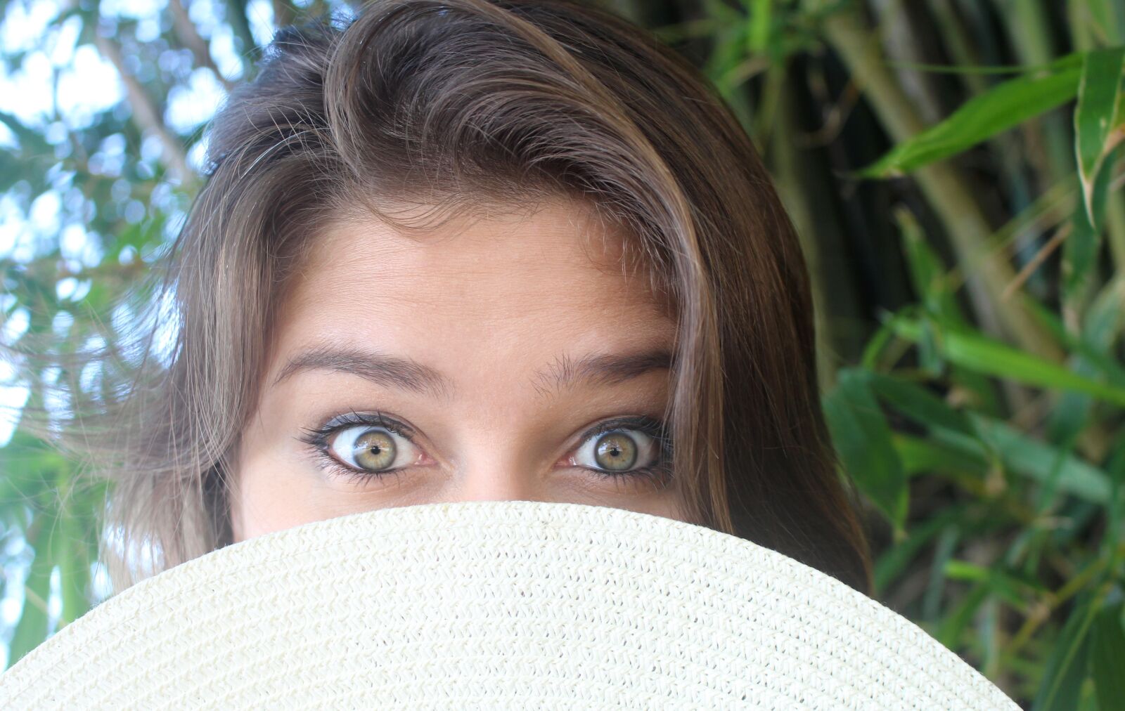 Canon EOS 700D (EOS Rebel T5i / EOS Kiss X7i) sample photo. Eyes, greens, hat photography