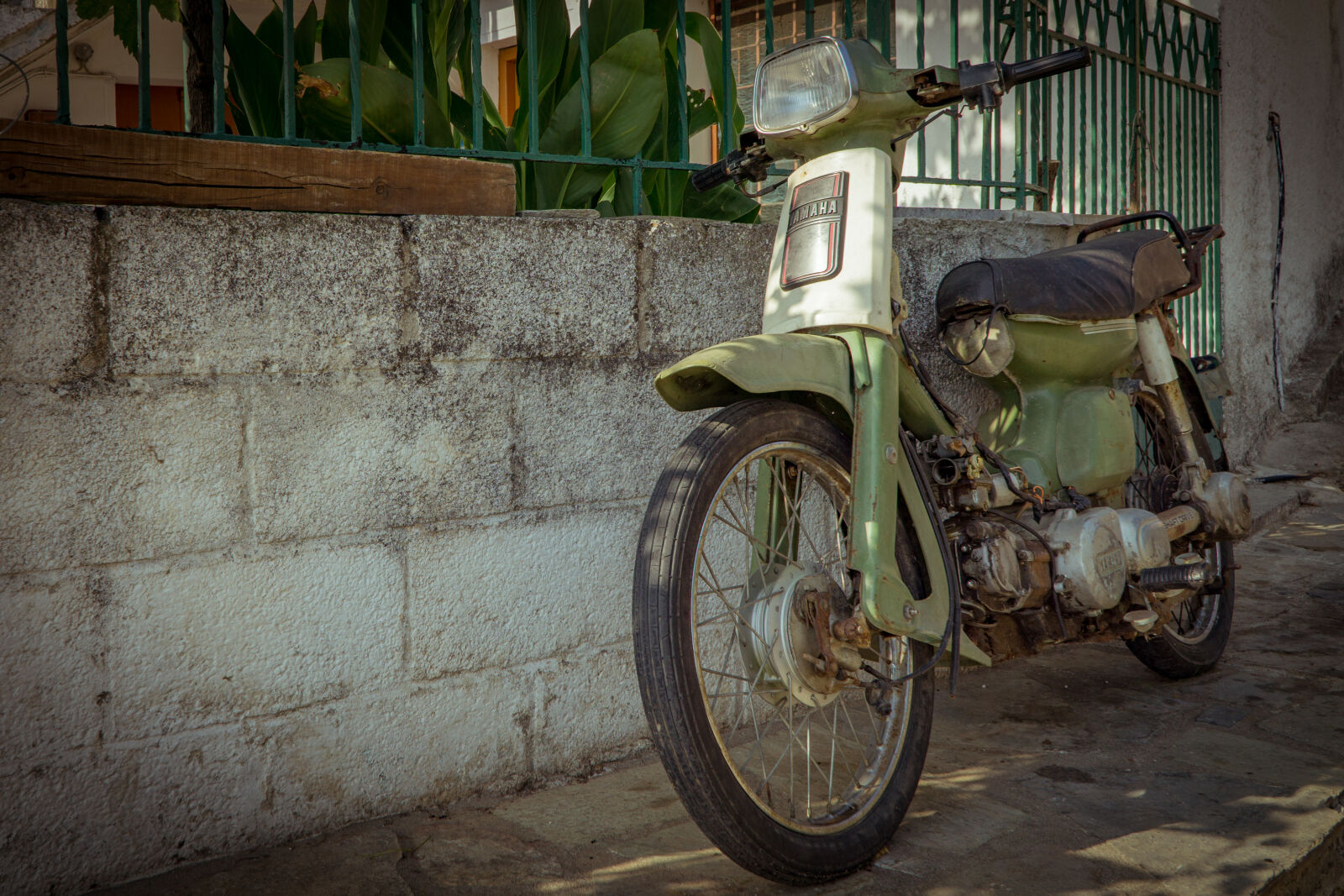 Sony a6000 + Sony E PZ 18-105mm F4 G OSS sample photo. Abandoned, daylight, motor, scooter photography