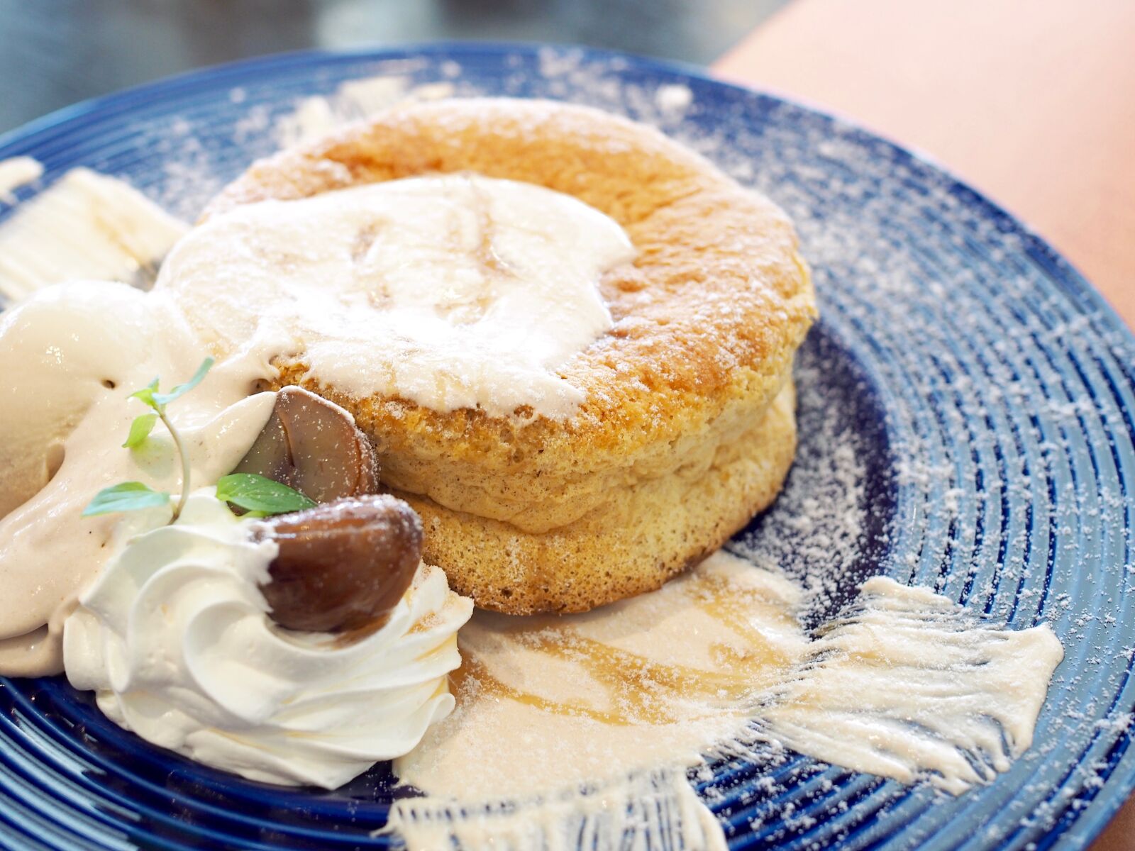 Olympus OM-D E-M10 + Olympus M.Zuiko Digital 25mm F1.8 sample photo. Pancake, suites, sweet photography