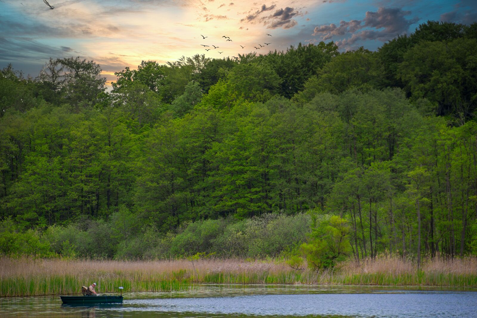 Canon EF-S 18-135mm F3.5-5.6 IS sample photo. Lake, water, angler photography