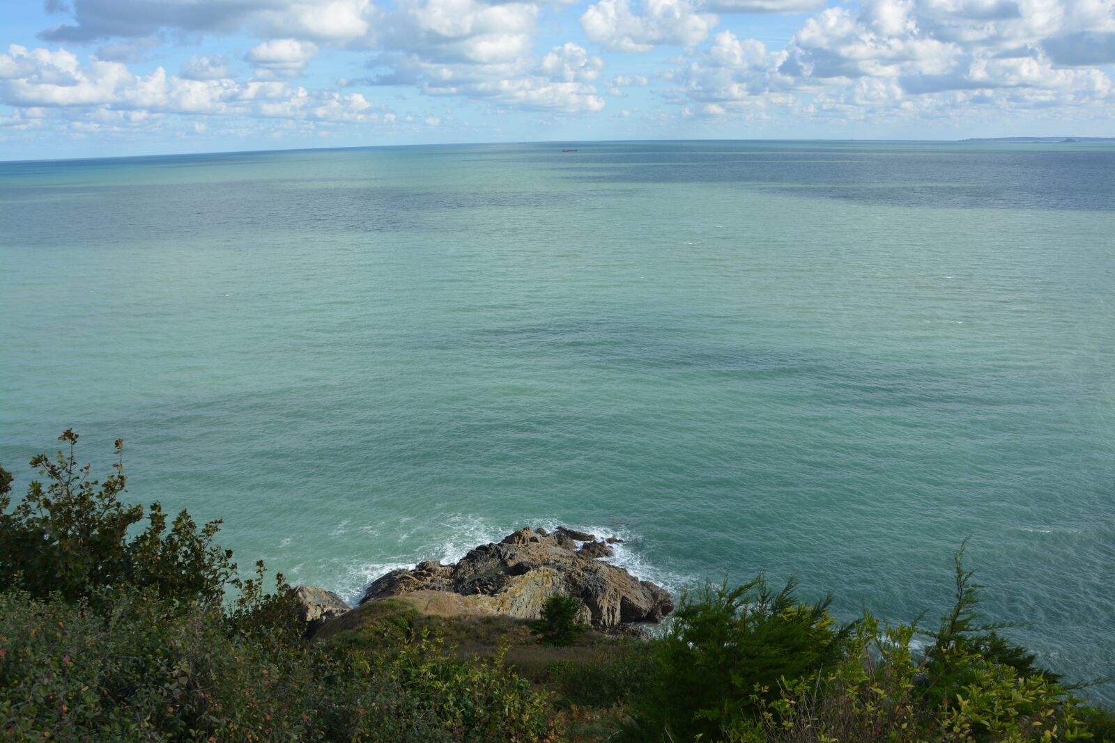 Nikon D5200 sample photo. Sea, cloudy sky, seascape photography