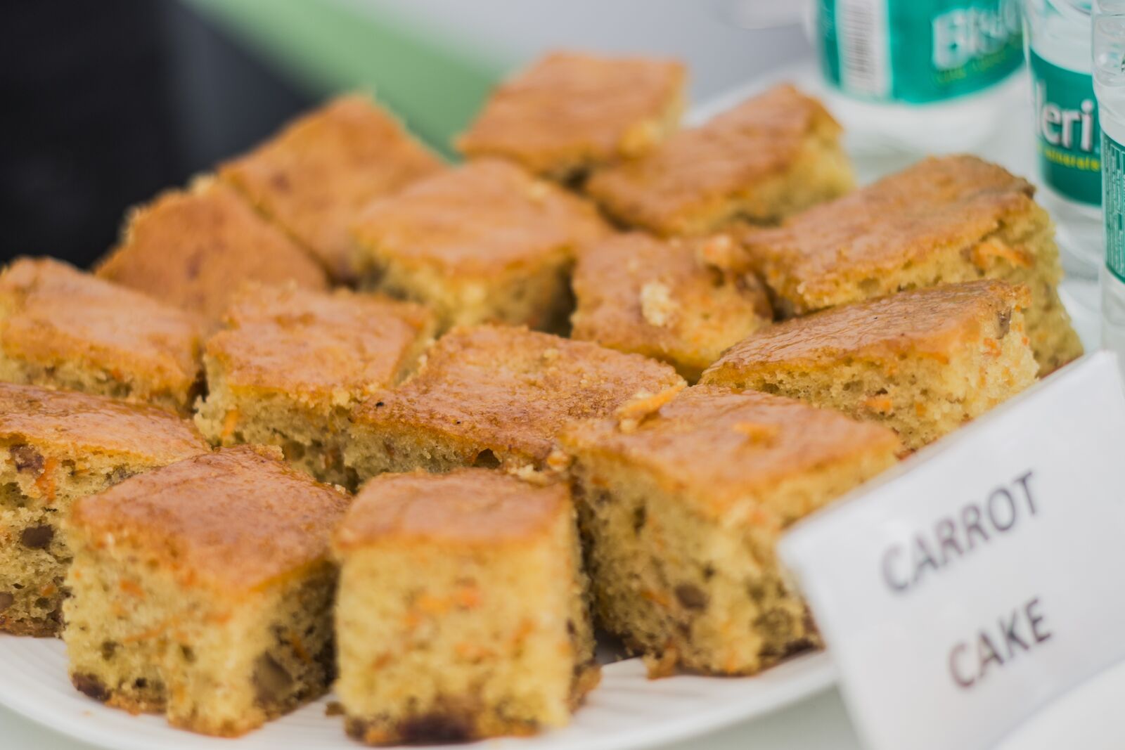 Canon EOS 70D + Canon EF 50mm F1.8 II sample photo. Carrot cake, cake, sweet photography