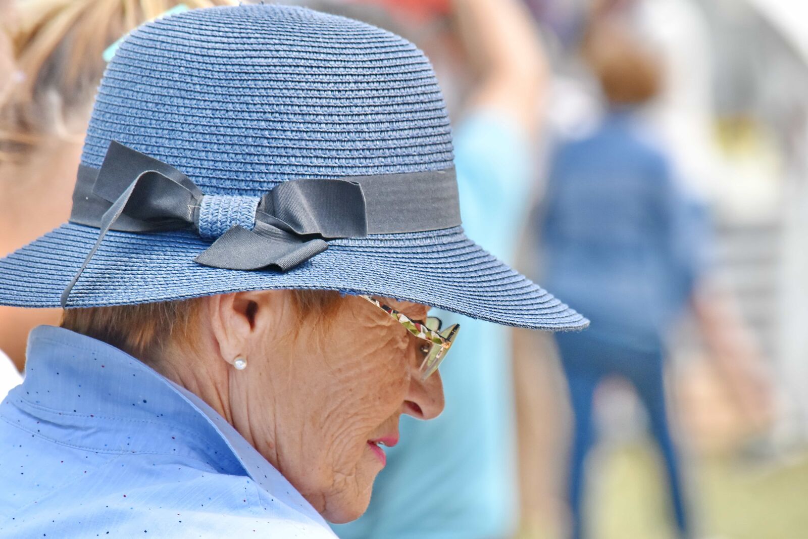 Nikon D5500 sample photo. Elderly, eyeglasses, handmade, hat photography