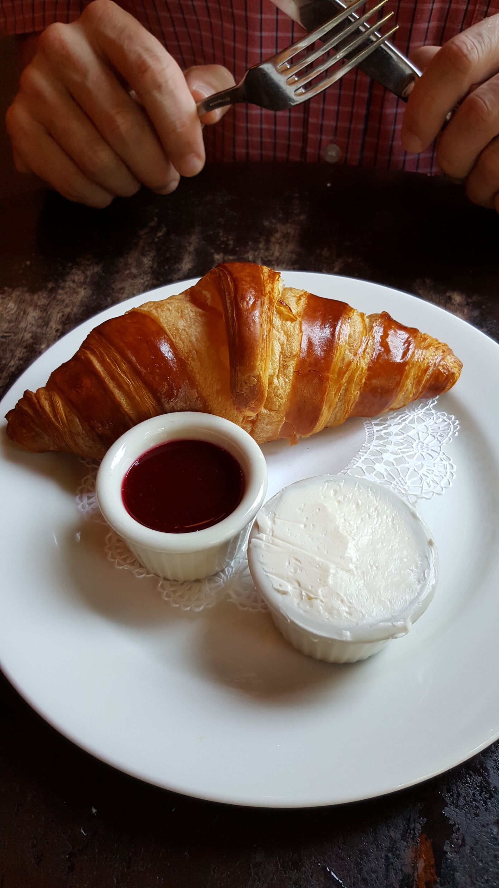 Samsung Galaxy Note5 sample photo. Breakfast, croissant, pastry photography