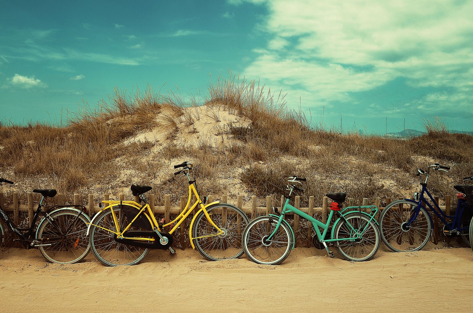 Nikon D5100 sample photo. Bicycles, bikes, fence photography