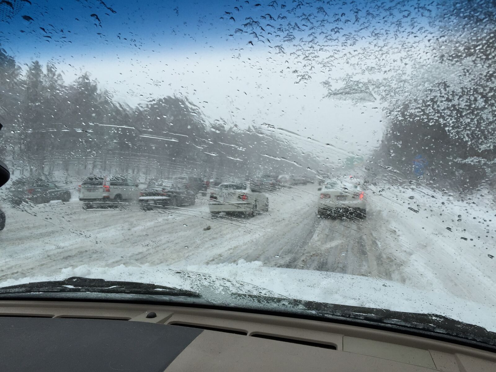 iPhone 6 Plus back camera 4.15mm f/2.2 sample photo. Traffic, snow, drive photography