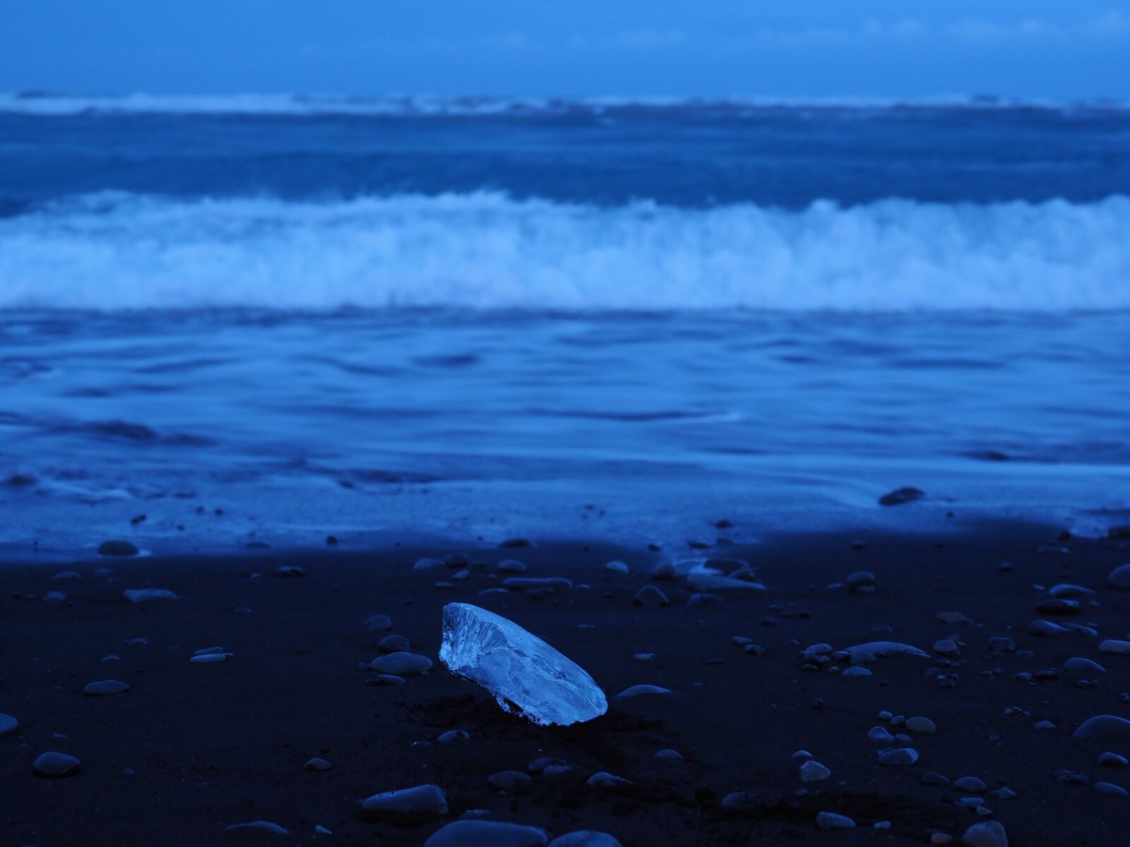 Olympus M.Zuiko Digital ED 12-100mm F4.0 IS Pro sample photo. Chunks of ice, ice photography