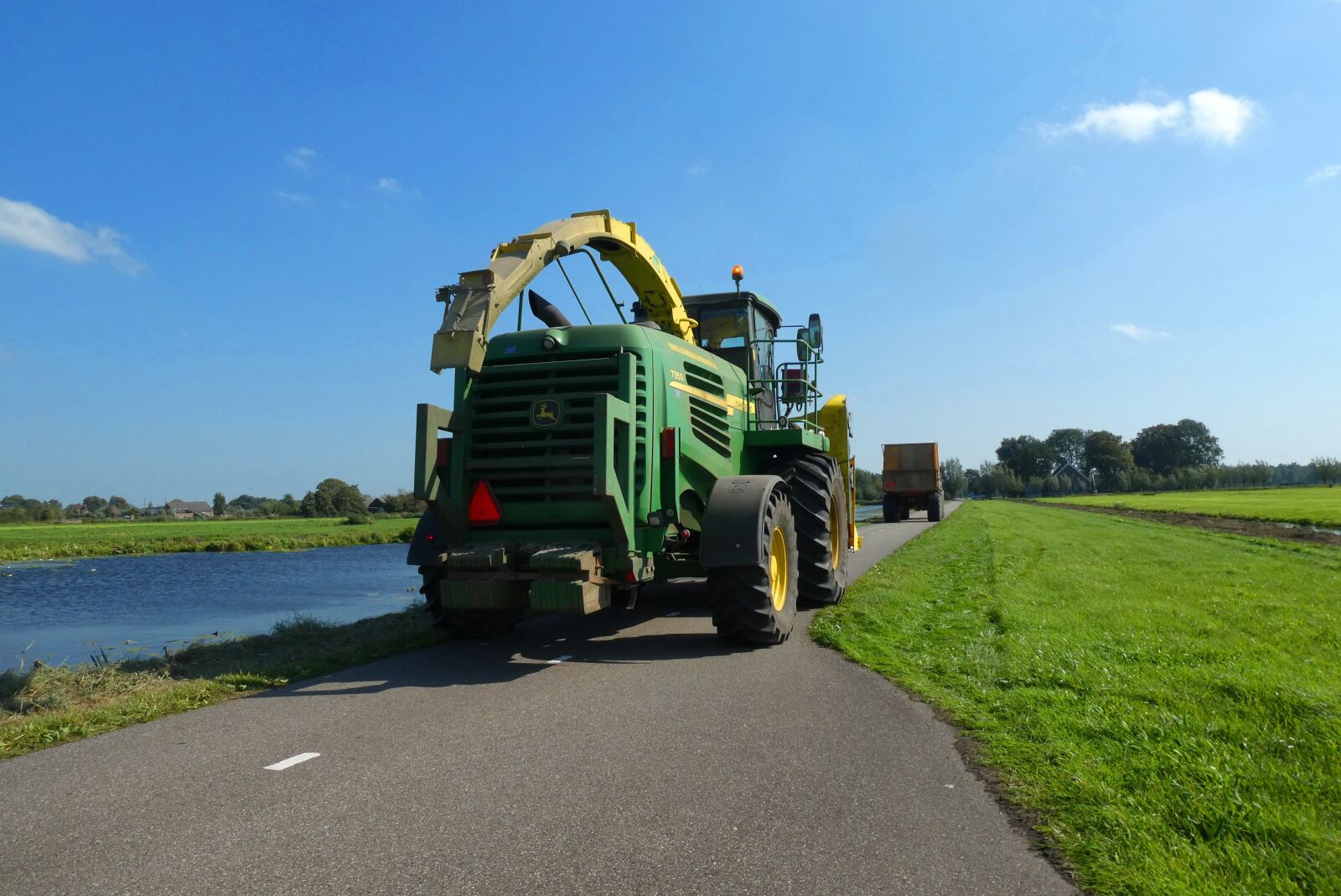 Panasonic Lumix DC-ZS70 (Lumix DC-TZ90) sample photo. Tractor, polder, farm photography