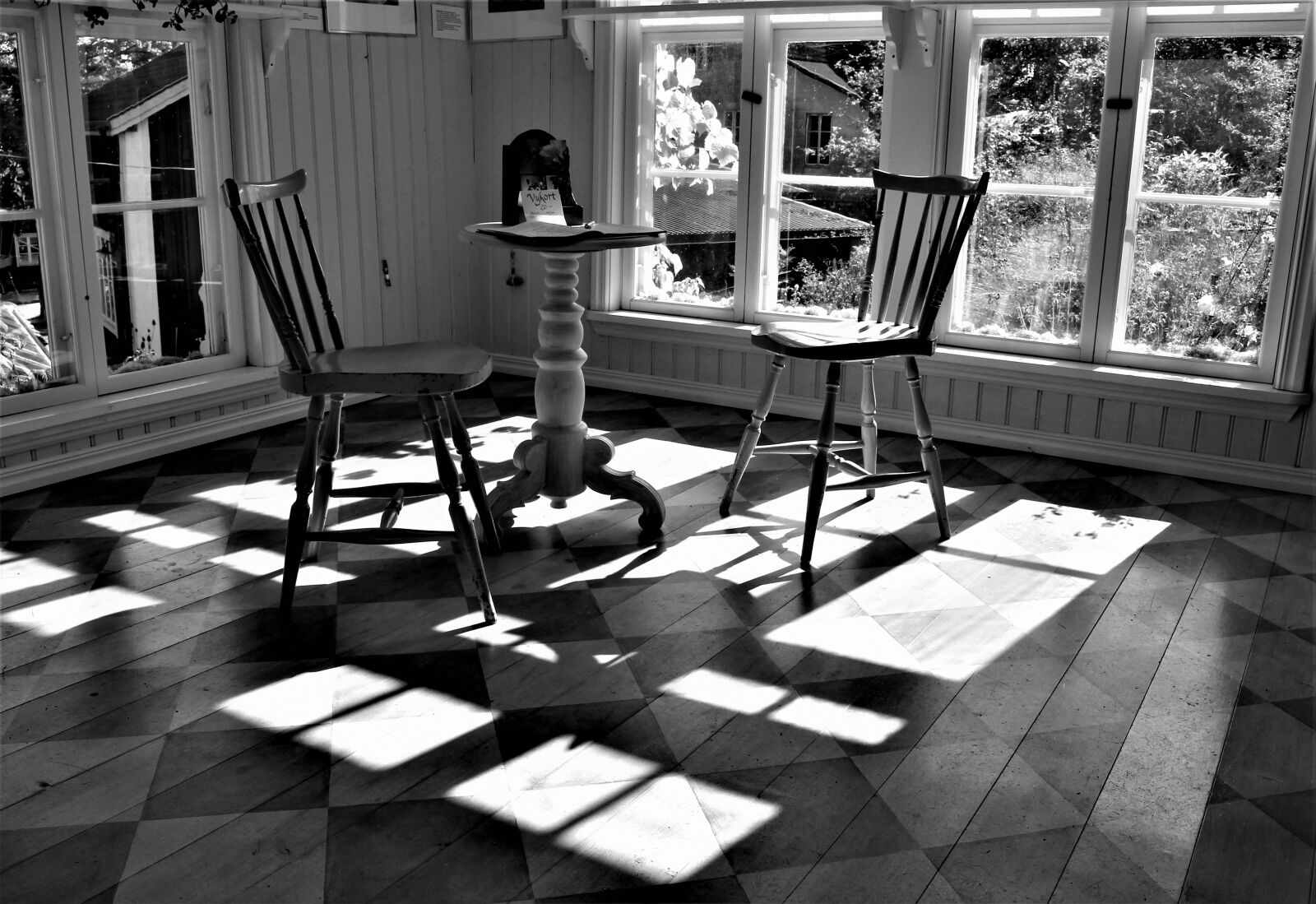 Canon EOS 700D (EOS Rebel T5i / EOS Kiss X7i) sample photo. Sunlight, shadows, light photography