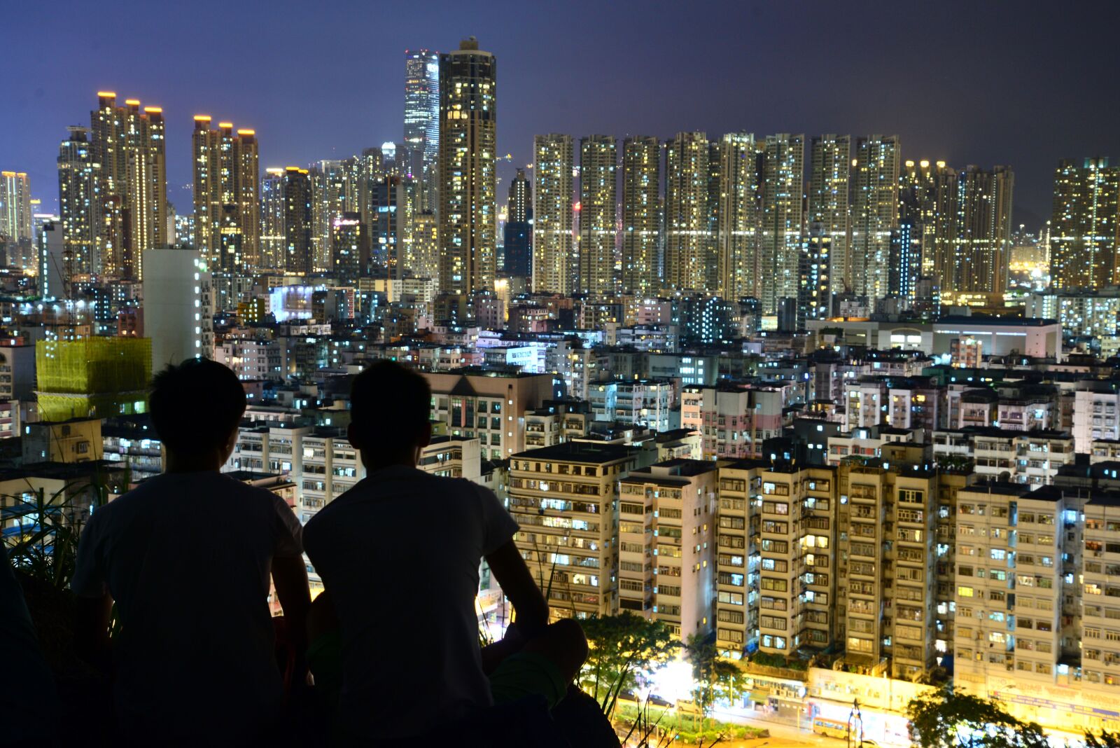 Nikon D610 sample photo. Urban, moon, city photography