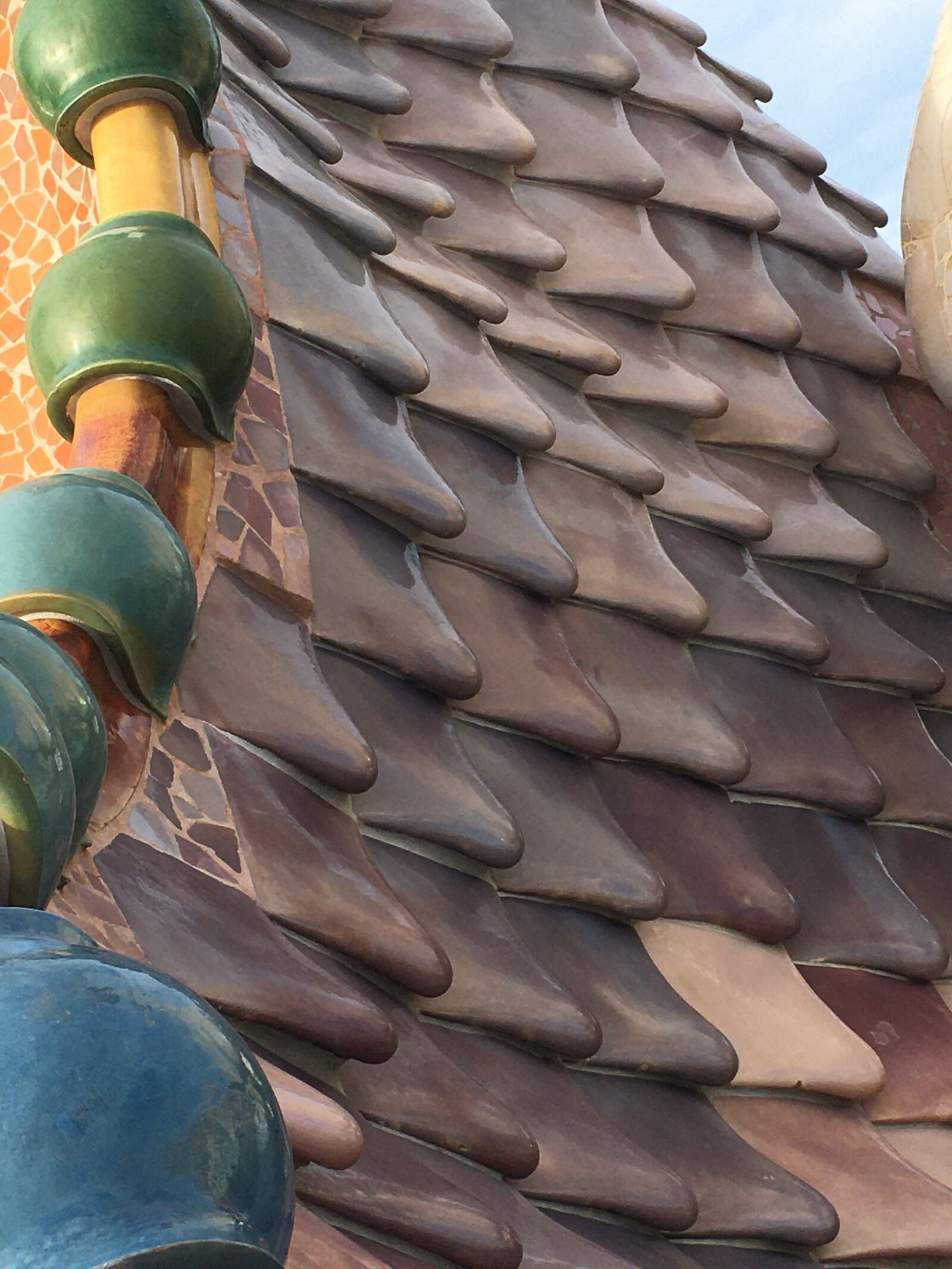 iPhone 6s Plus back camera 4.15mm f/2.2 sample photo. Barcelona, gaudi, architecture photography