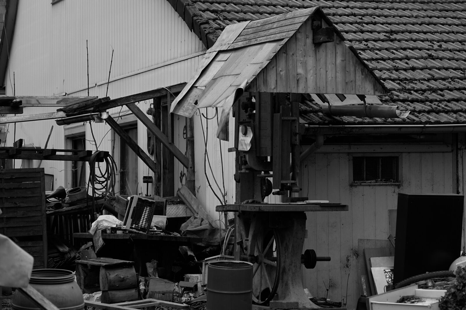 Sony a6000 + E 60mm F2.8 sample photo. Ruin, garbage, break up photography