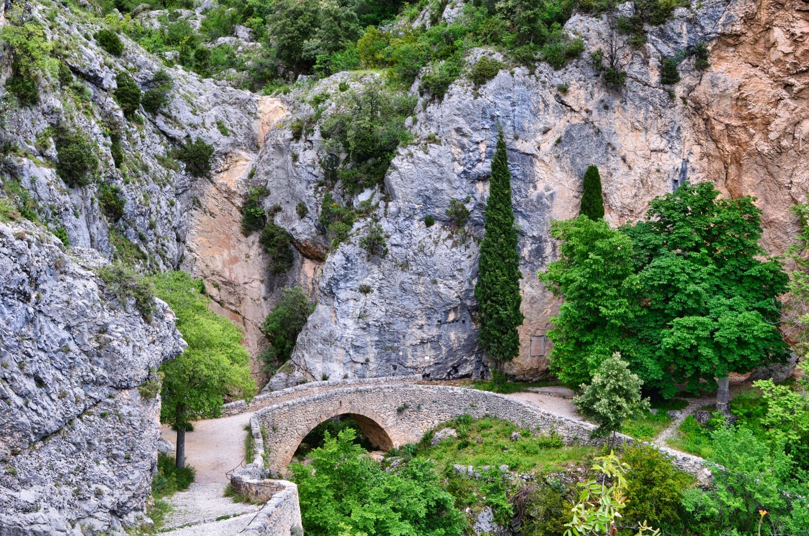 Nikon D7000 sample photo. Moustiers-sainte-marie, provence, alpes-de-haute-provence photography