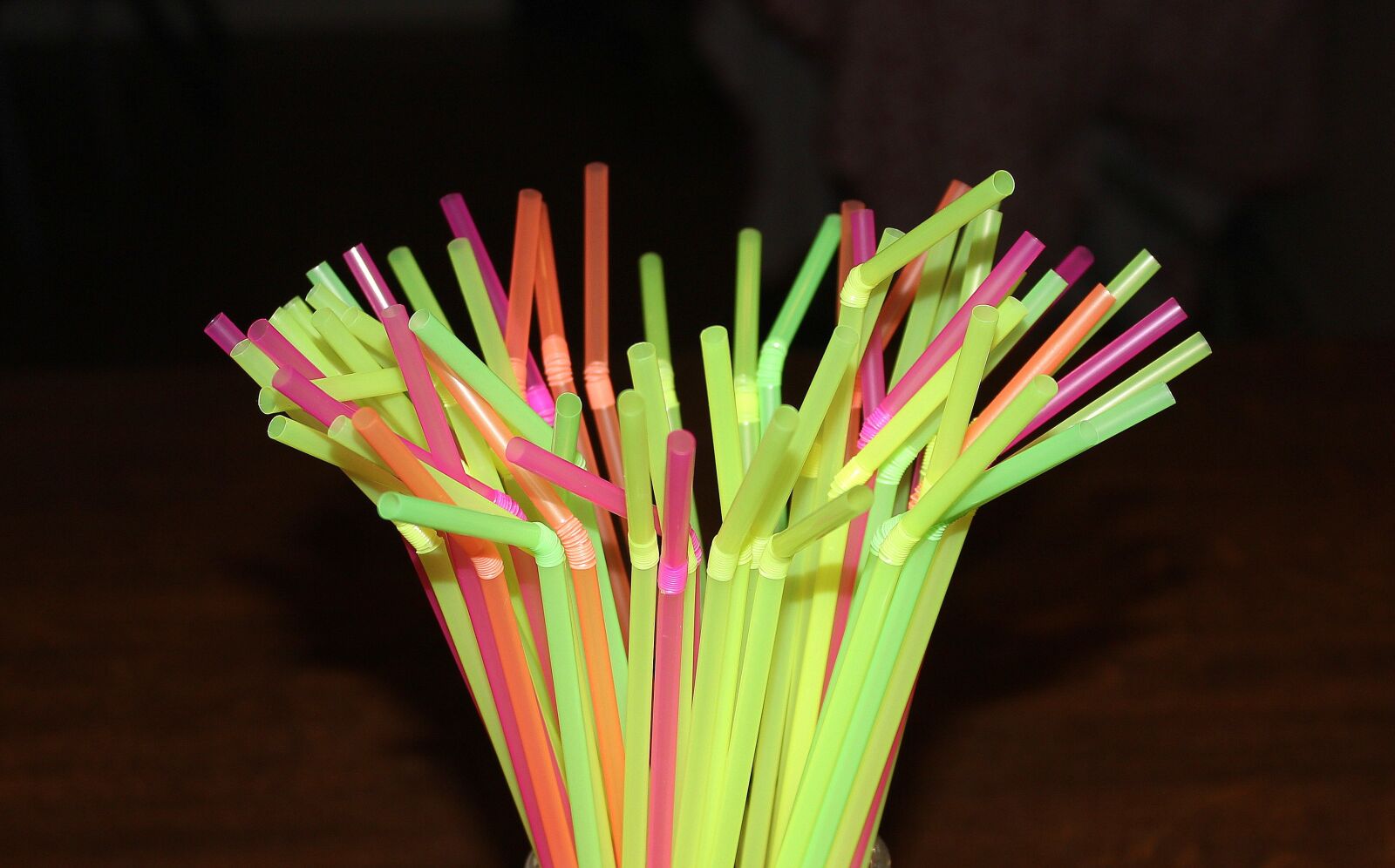 Canon EOS 1200D (EOS Rebel T5 / EOS Kiss X70 / EOS Hi) sample photo. Tube, straws, drink photography