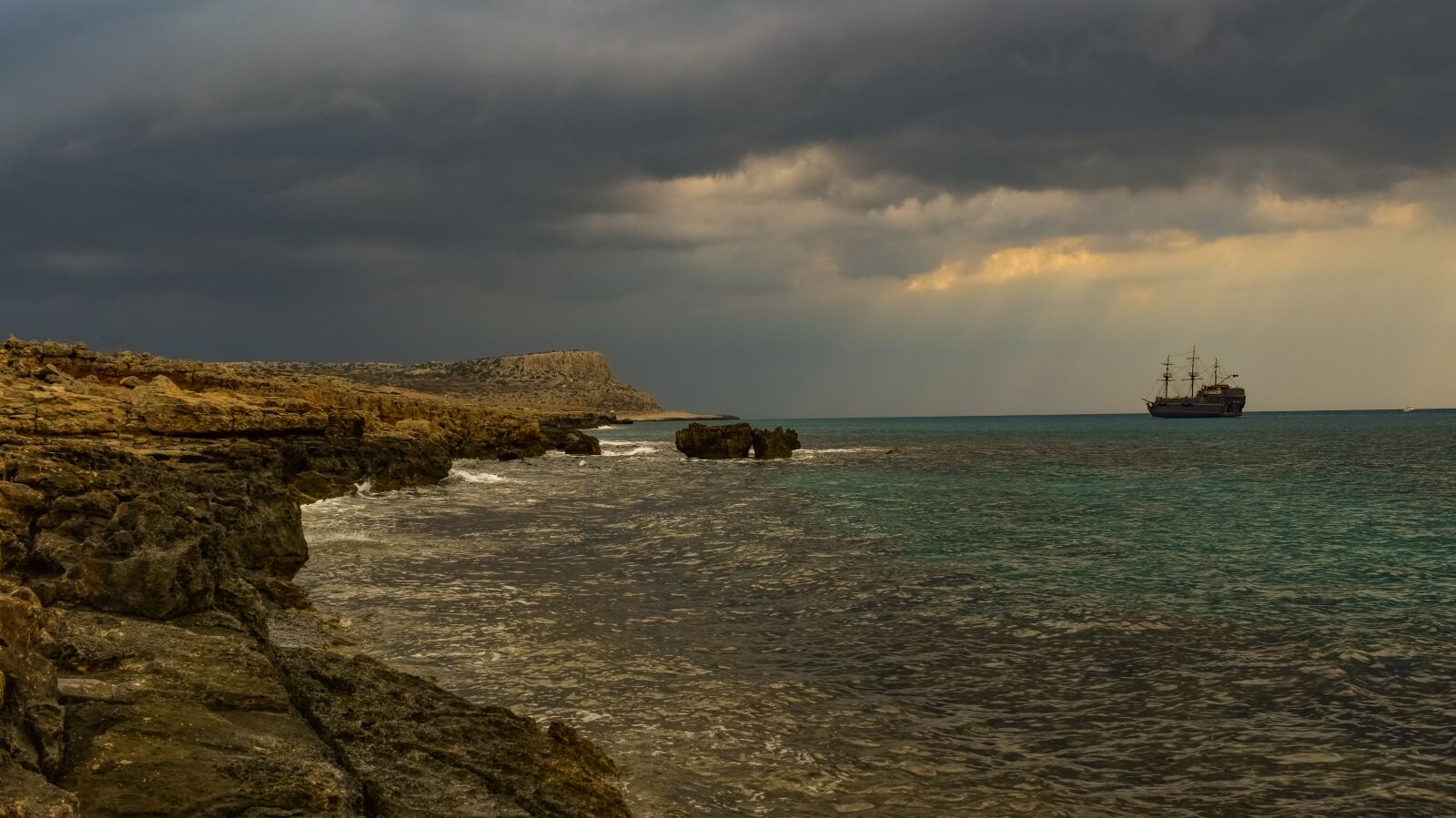 Nikon D3300 sample photo. Rocky coast, sea, nature photography