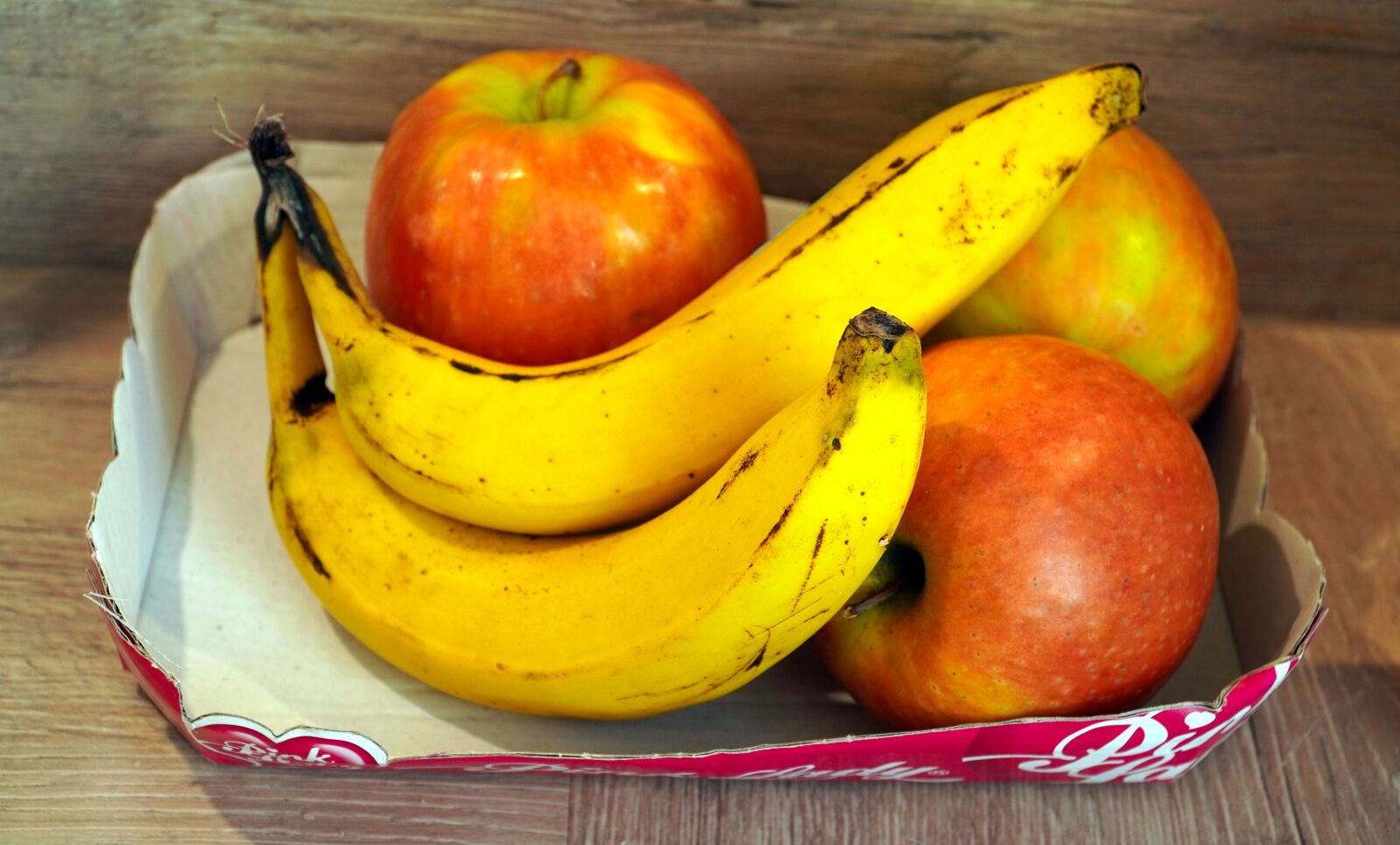 Sony E PZ 18-105mm F4 G OSS sample photo. Fruit, apple, bananas photography
