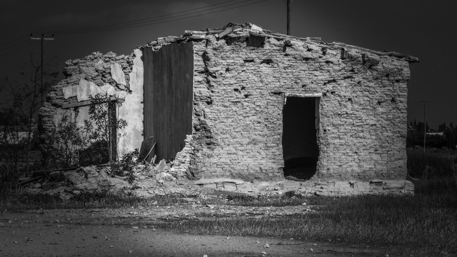 Canon PowerShot SX400 IS sample photo. Old house, ruin, destroyed photography