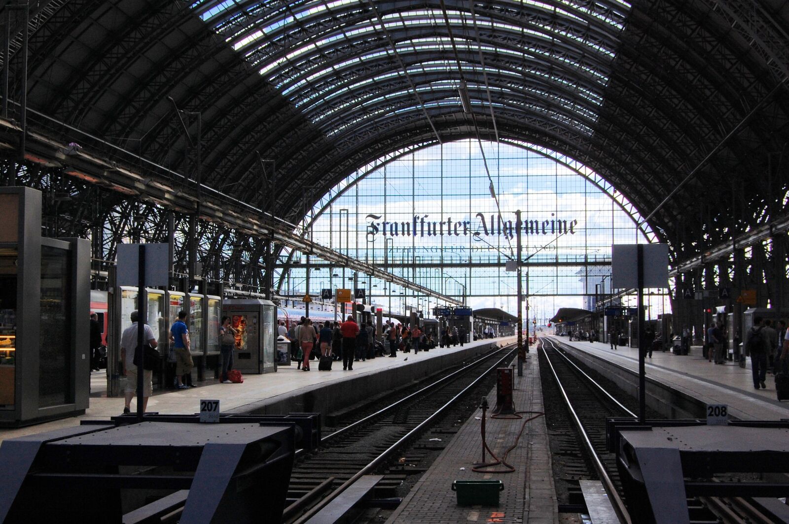 Nikon D40 sample photo. Train, station, frankfurt photography