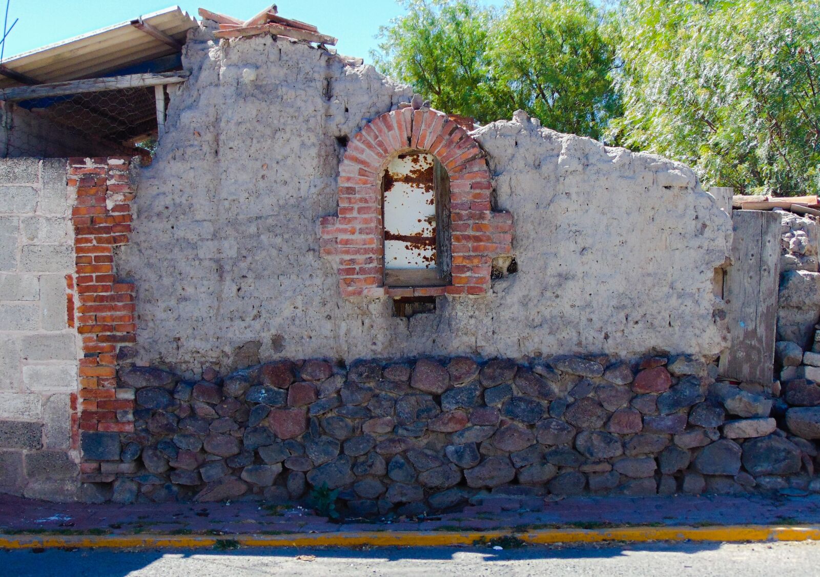 Sony Cyber-shot DSC-H300 sample photo. Wall, old, architecture photography