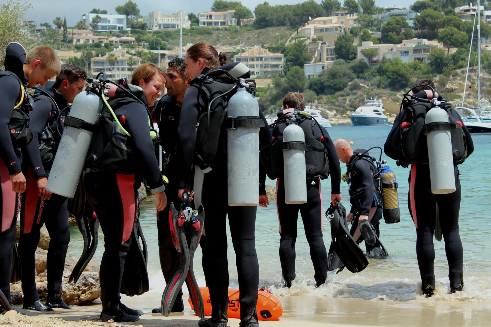 Canon EOS 1100D (EOS Rebel T3 / EOS Kiss X50) sample photo. Diving, diving school, beach photography